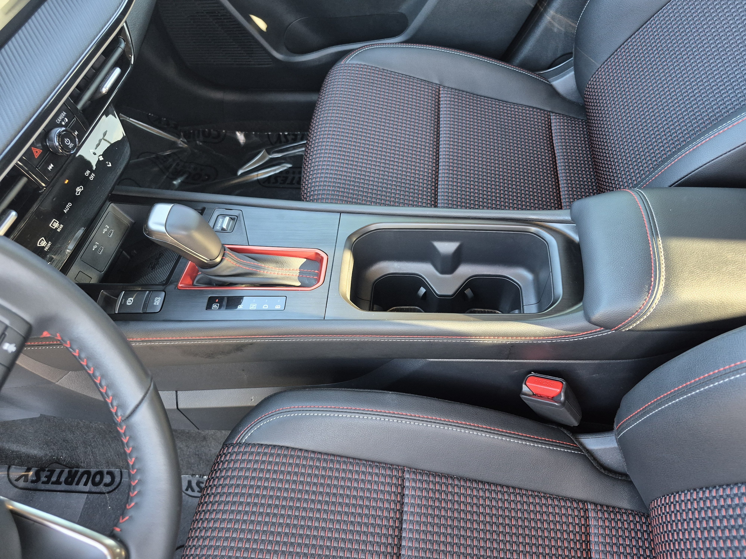 2025 Nissan Kicks SR - Photo 23