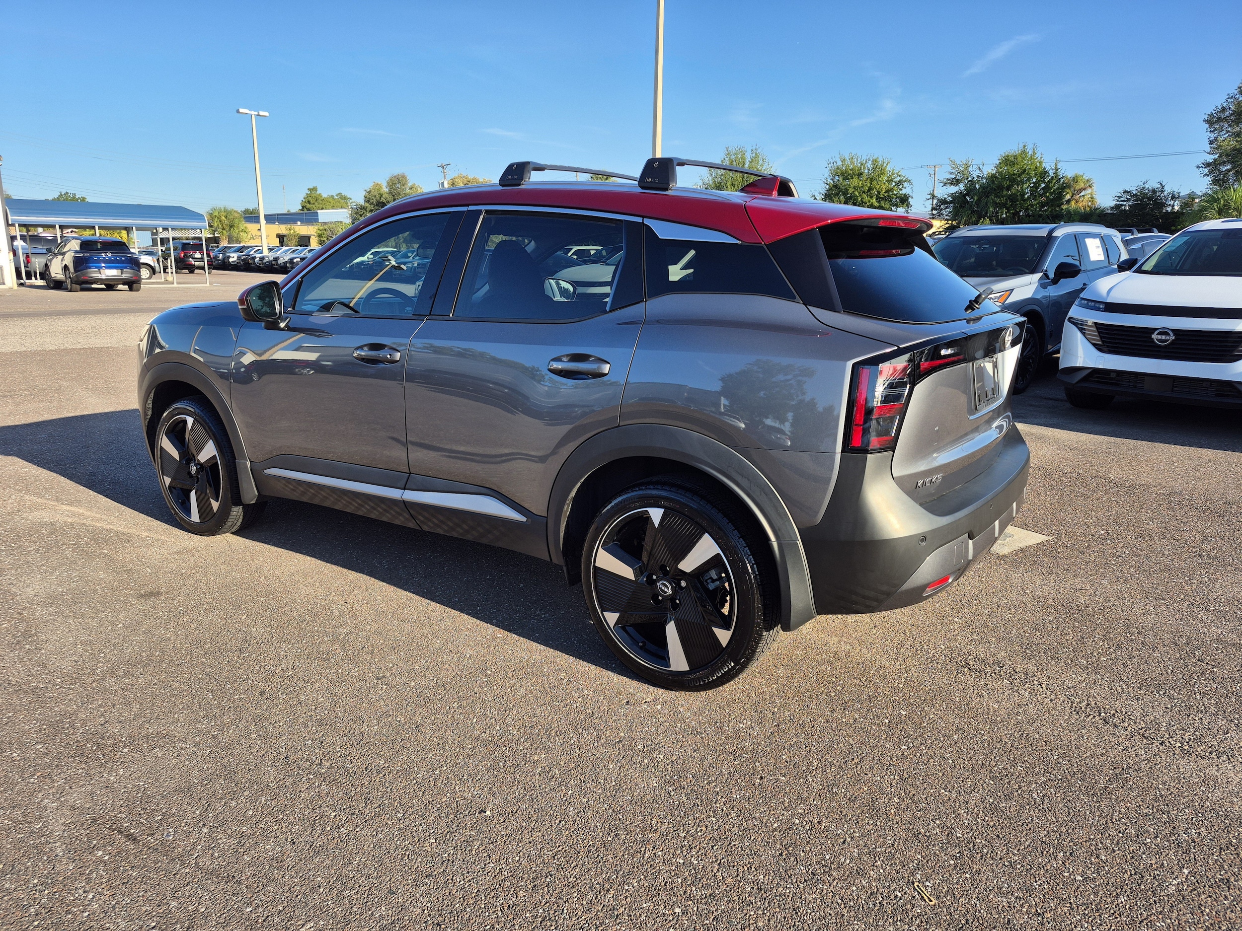 2025 Nissan Kicks SR - Photo 6