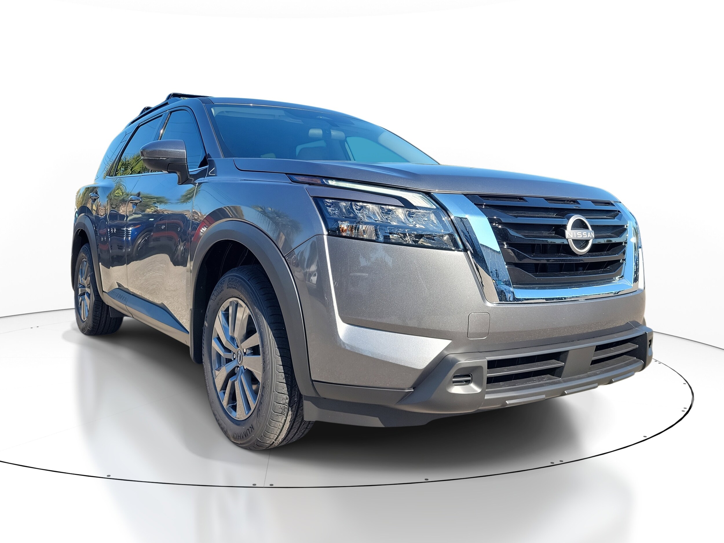 2025 Nissan Pathfinder SV photo 2