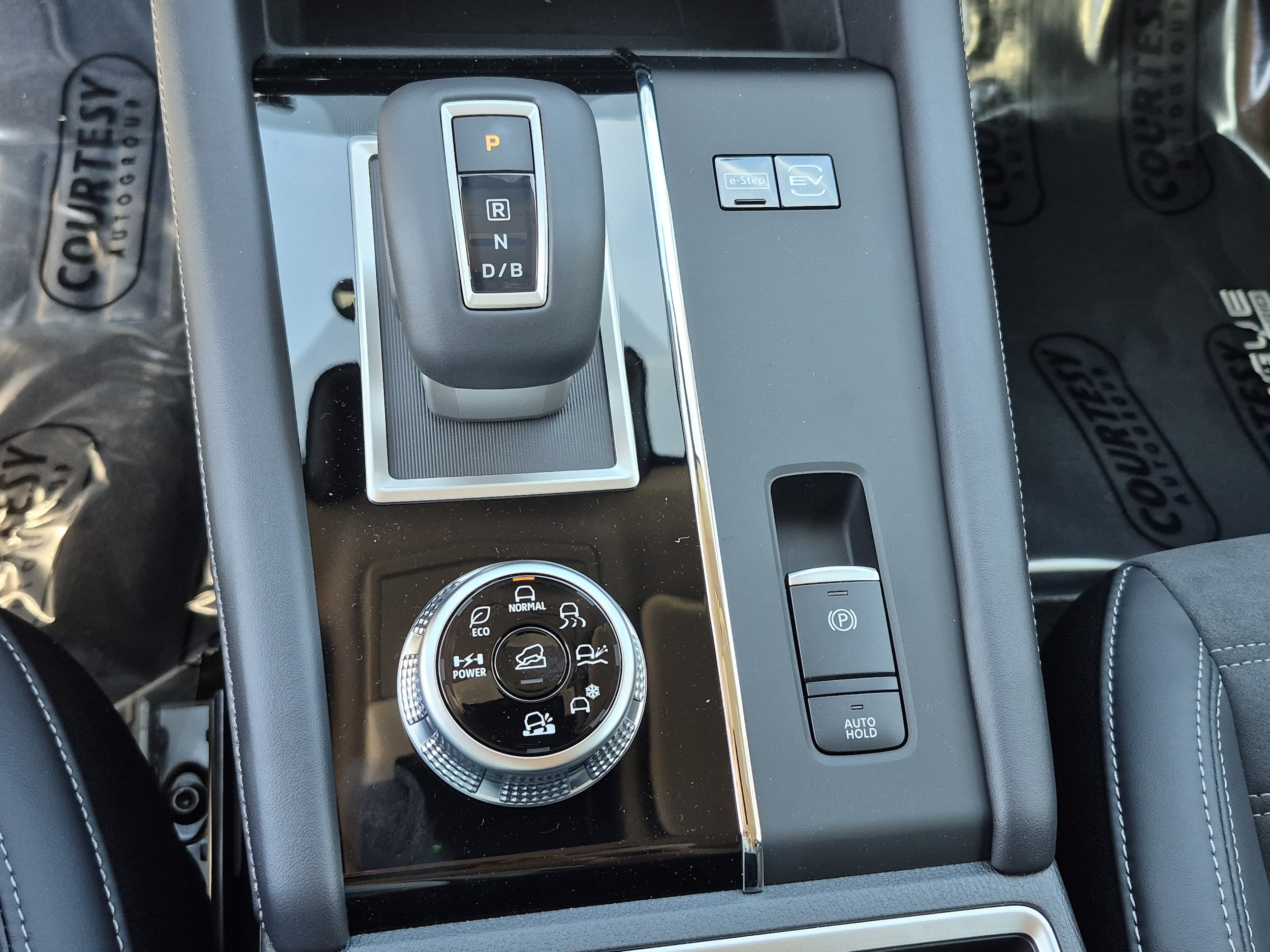 2026 Nissan Rogue Plug-In Hybrid SL - Photo 30
