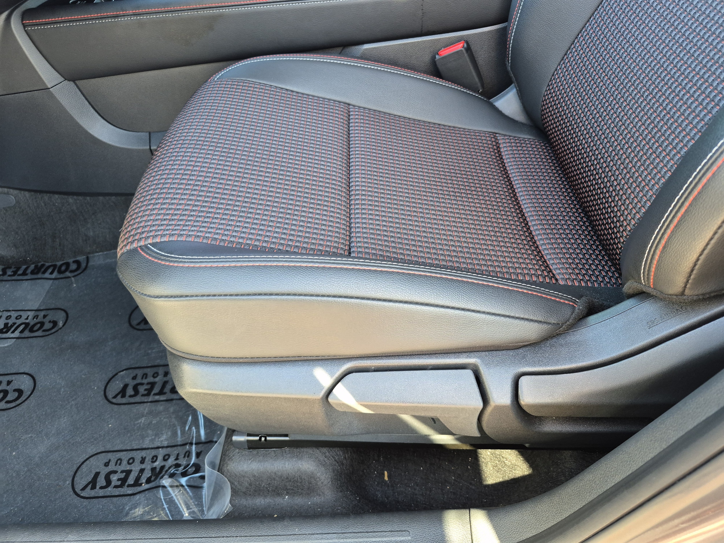 2025 Nissan Kicks SR - Photo 22
