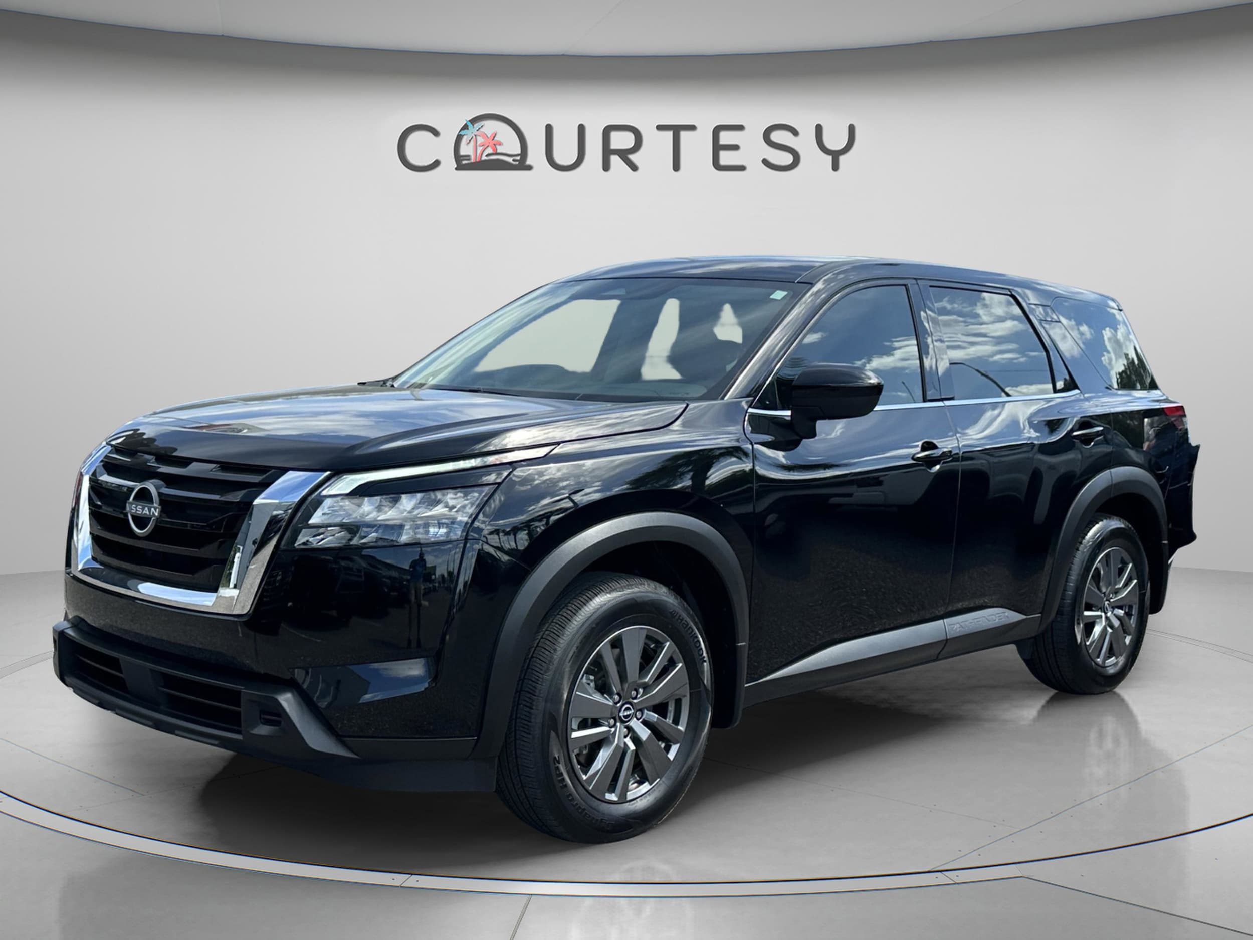 2025 Nissan Pathfinder S 2WD's photo