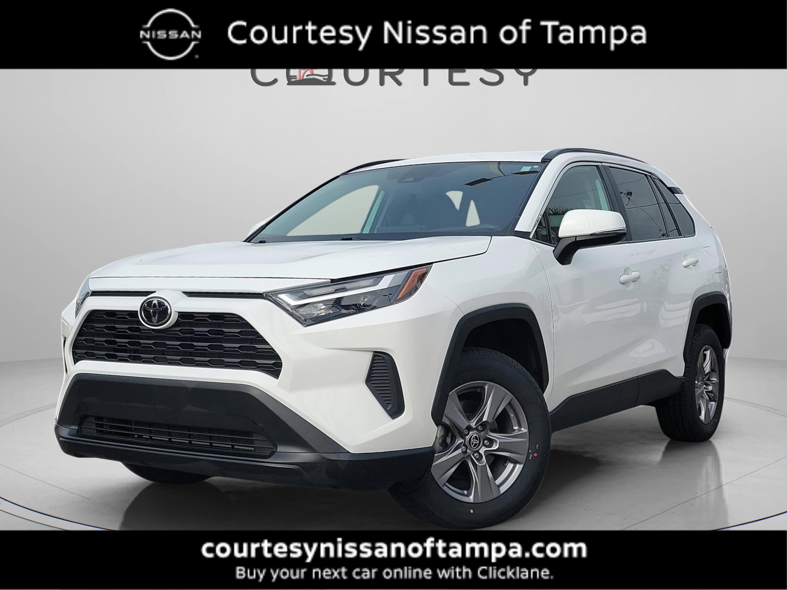 2024 Toyota RAV4 XLE's photo