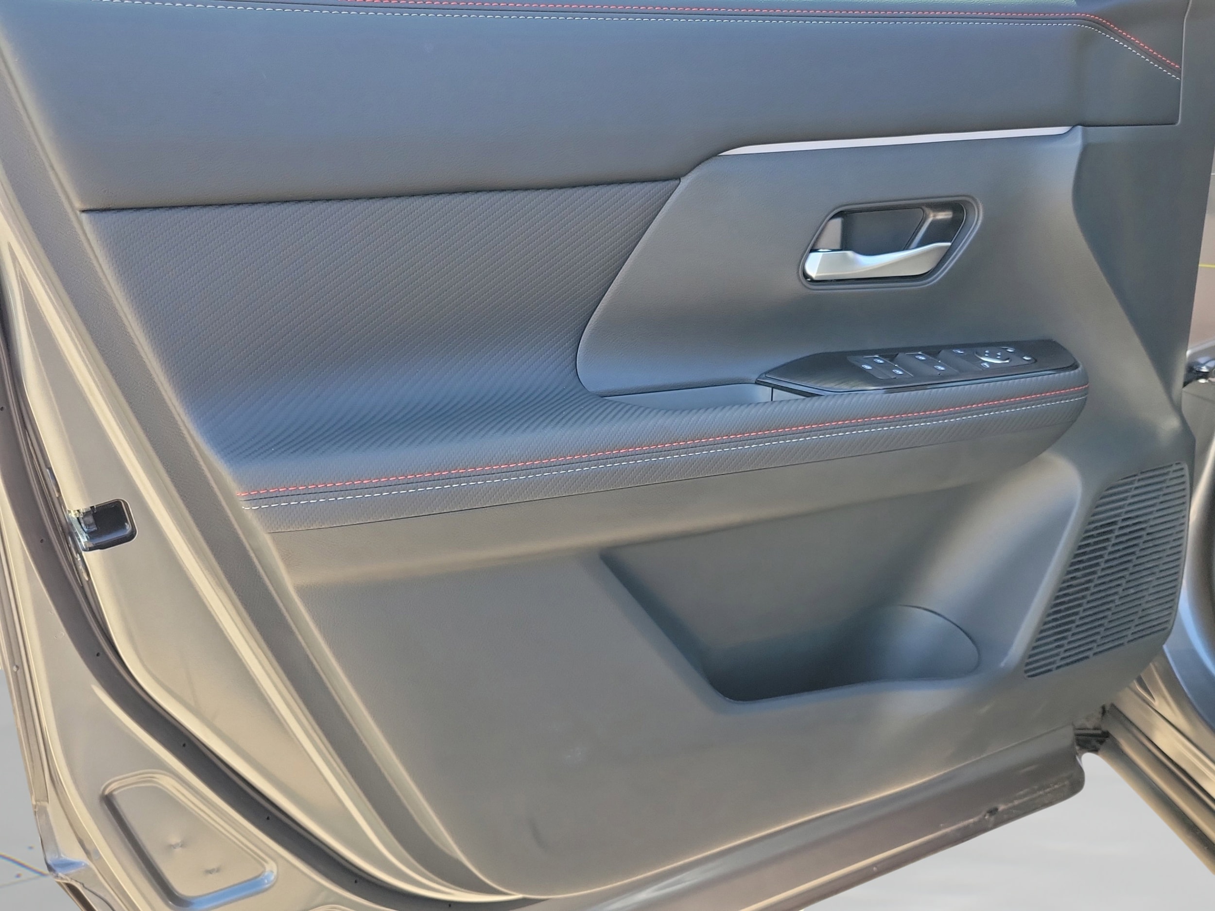 2025 Nissan Kicks SR - Photo 18