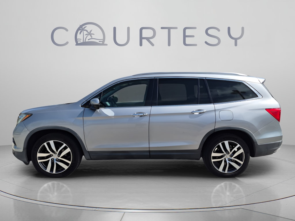Used 2017 Honda Pilot Touring FWD SUV