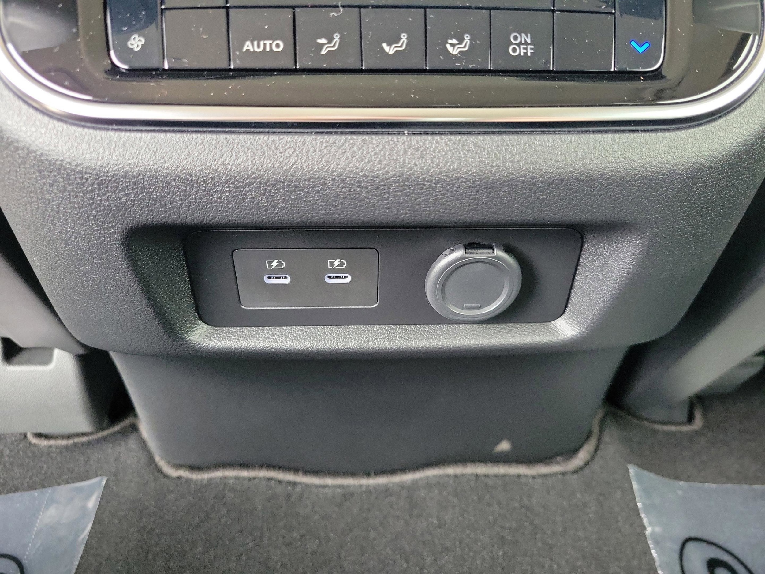 2026 Nissan Armada SV - Photo 10