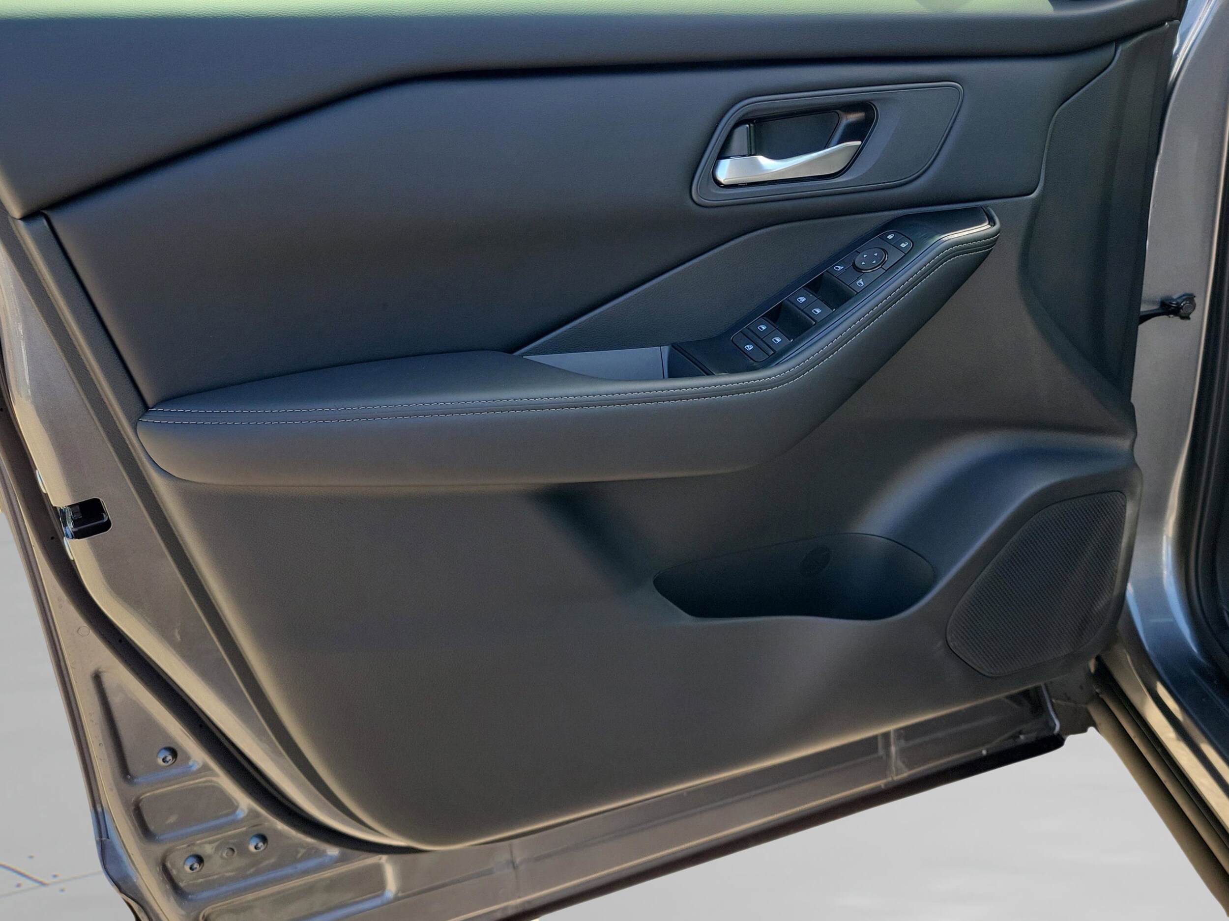 2026 Nissan Rogue SV - Photo 18