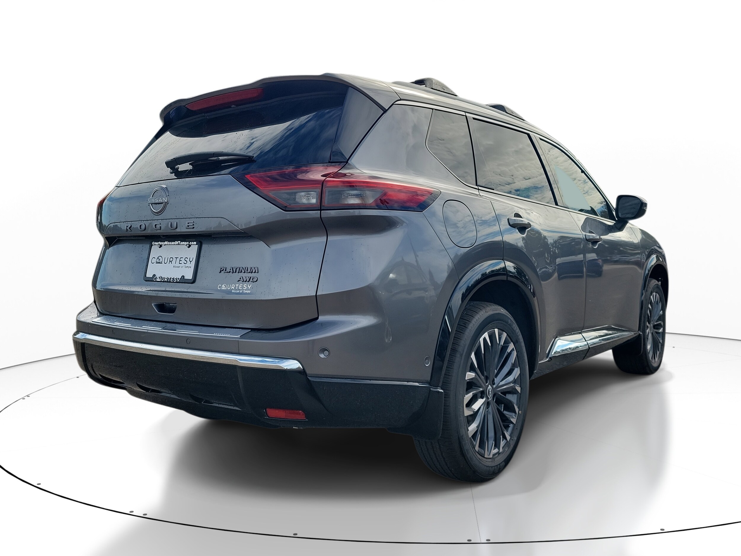 2026 Nissan Rogue Platinum photo 2
