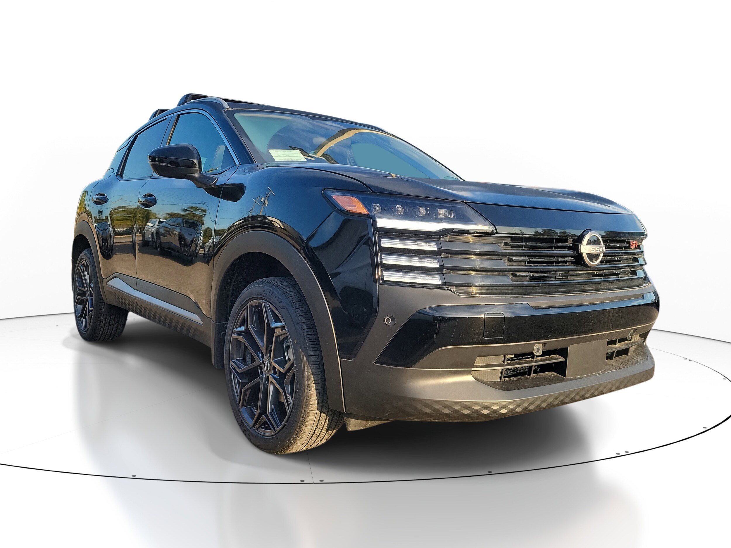 2025 Nissan Kicks SR photo 2