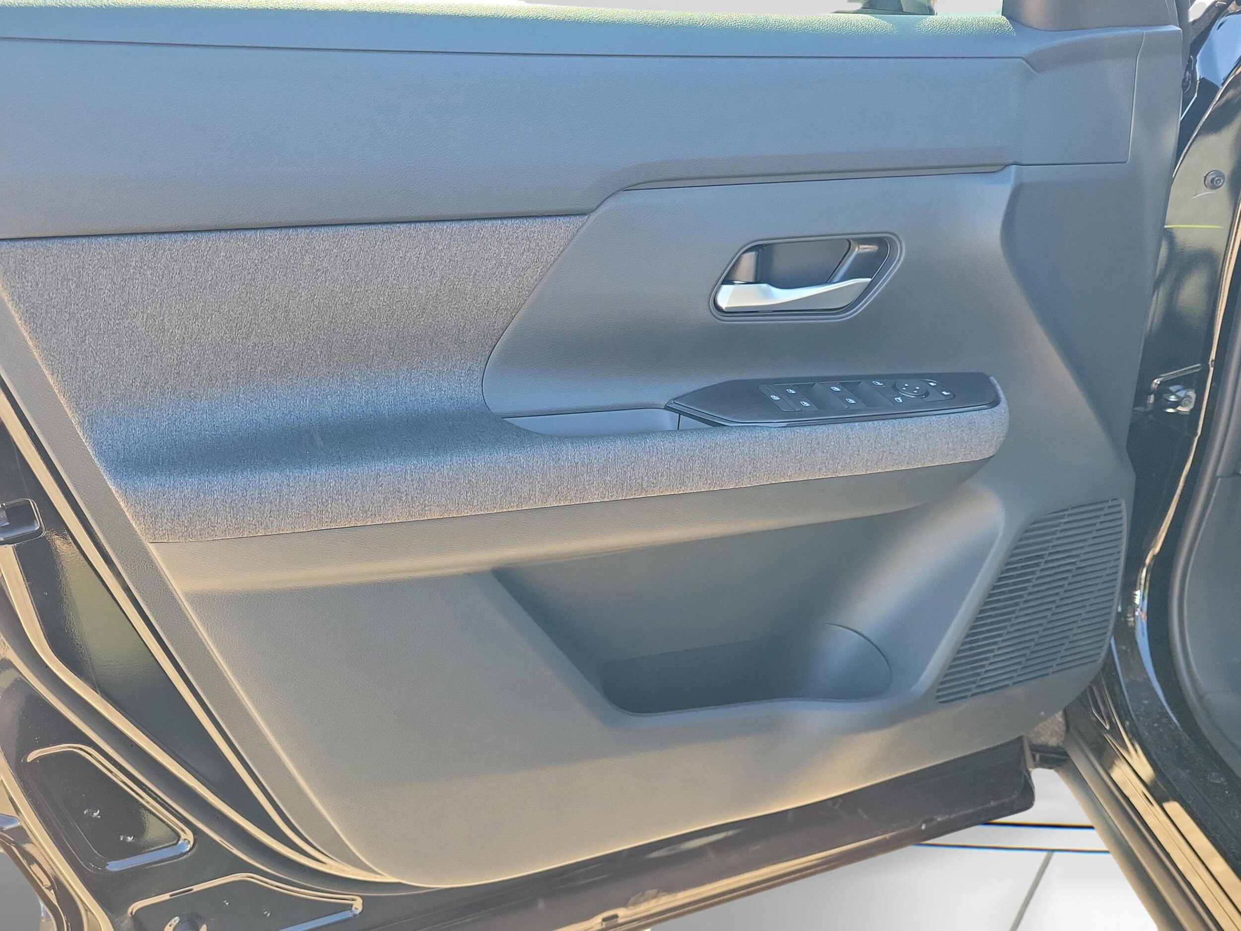 2026 Nissan KICKS SV - Photo 17