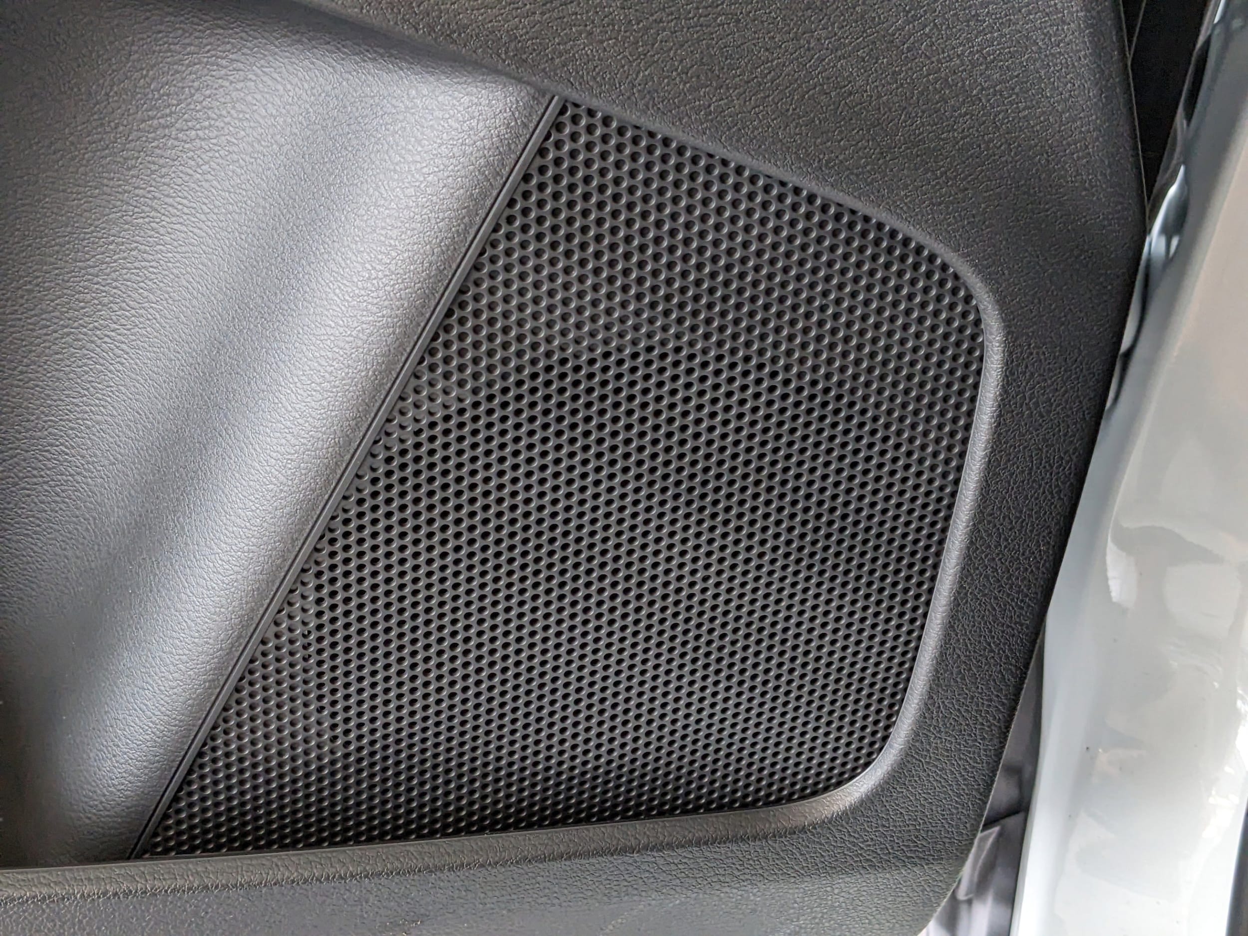 2026 Nissan LEAF SV+ - Photo 17