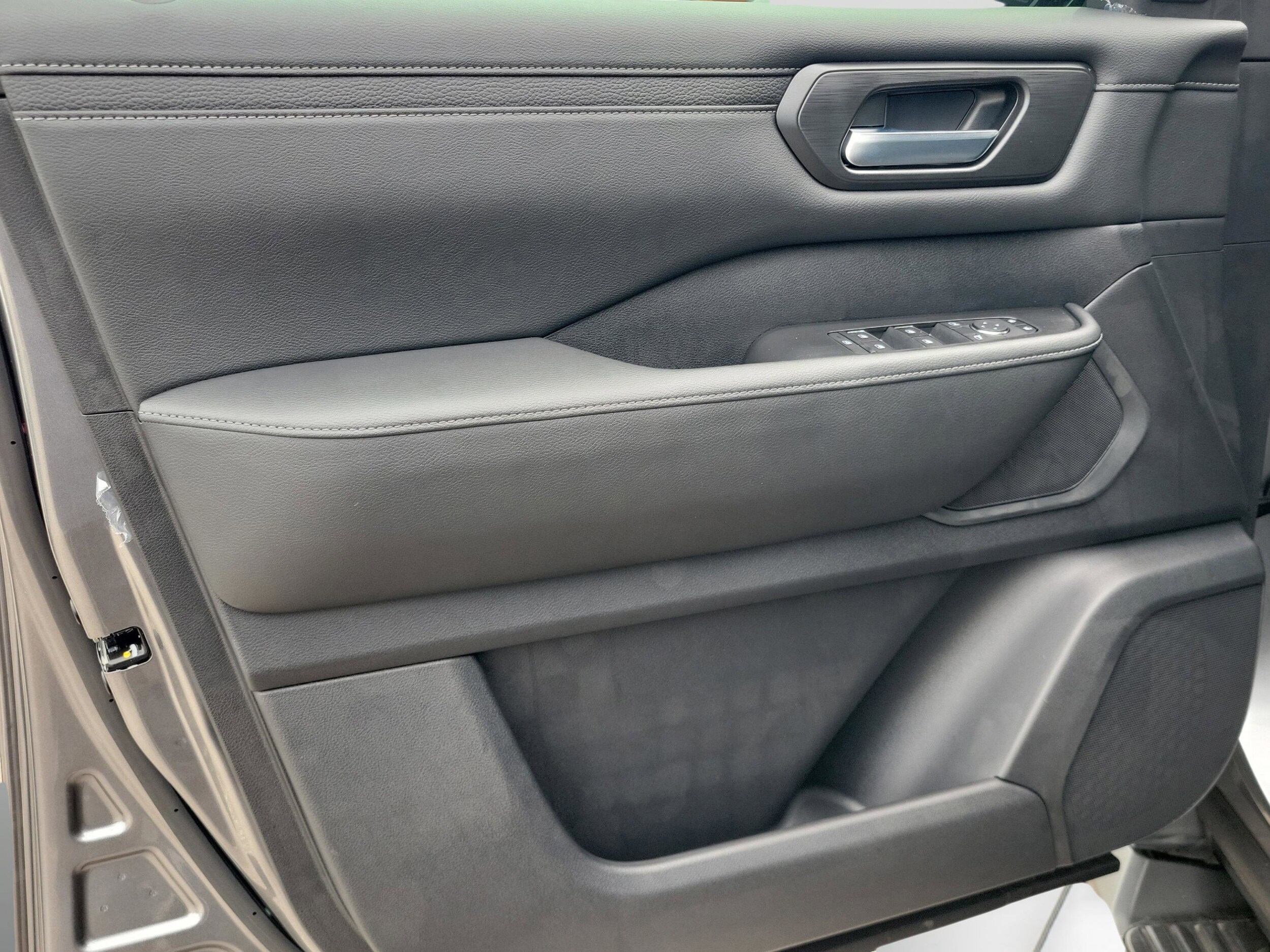 2026 Nissan Armada SV - Photo 29