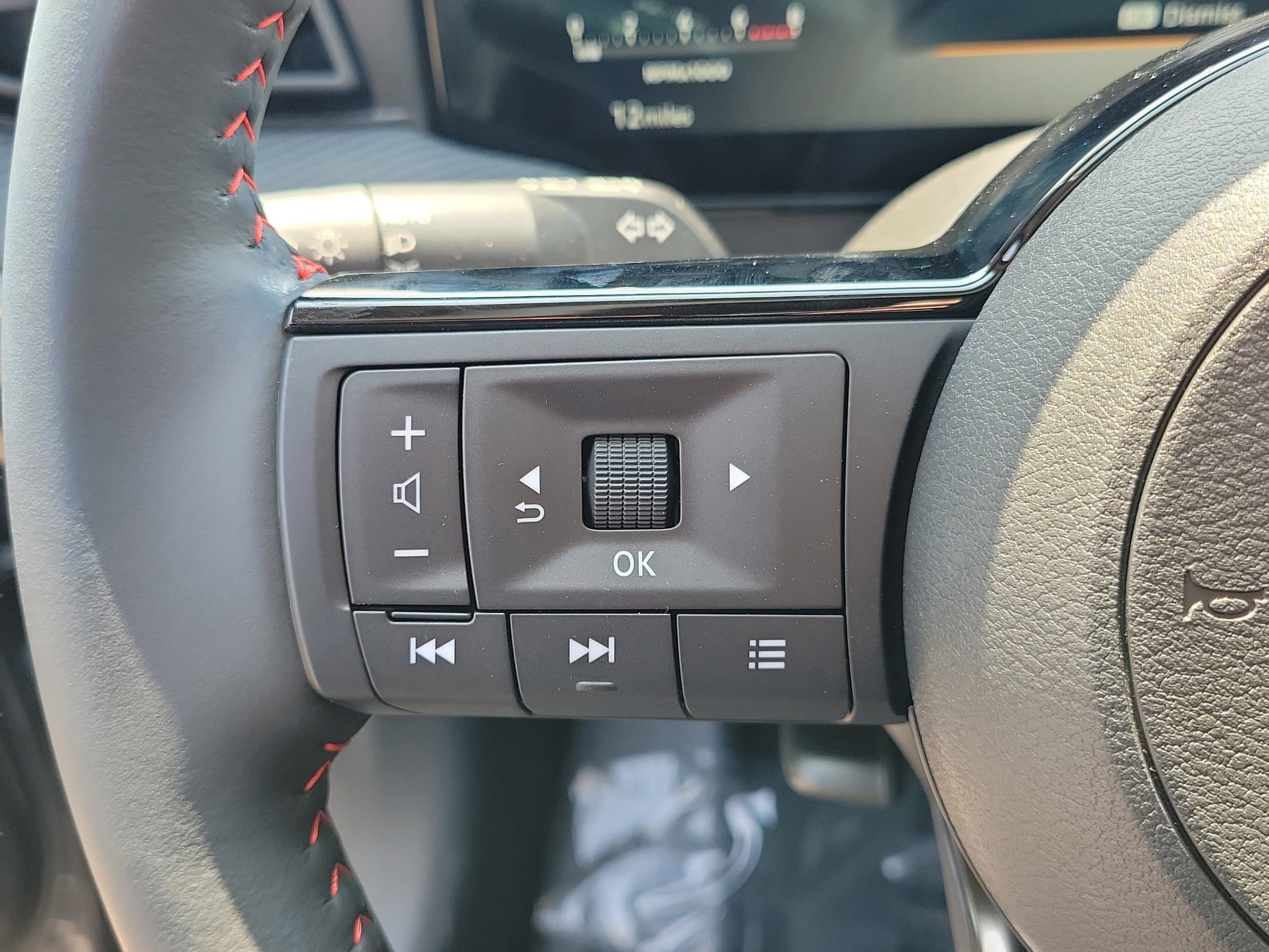 2025 Nissan Kicks SR - Photo 27