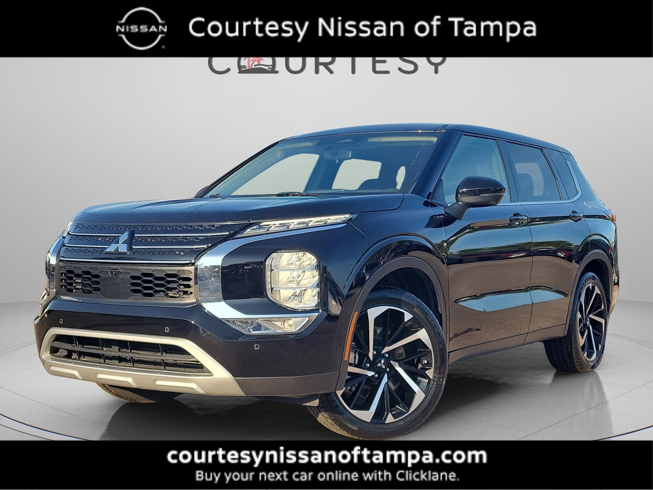 2024 Mitsubishi Outlander SE's photo