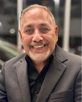 Staff member Edward Carrasquillo from ID_a9128e4c7a71