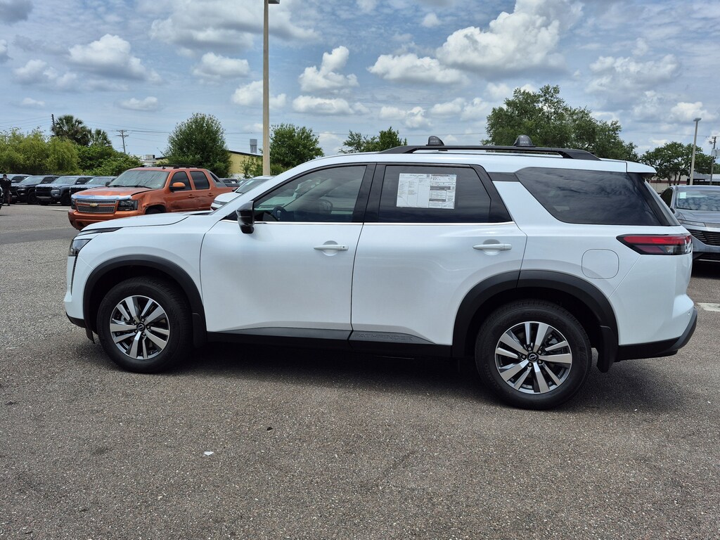 New 2026 Nissan Pathfinder SL SUV
