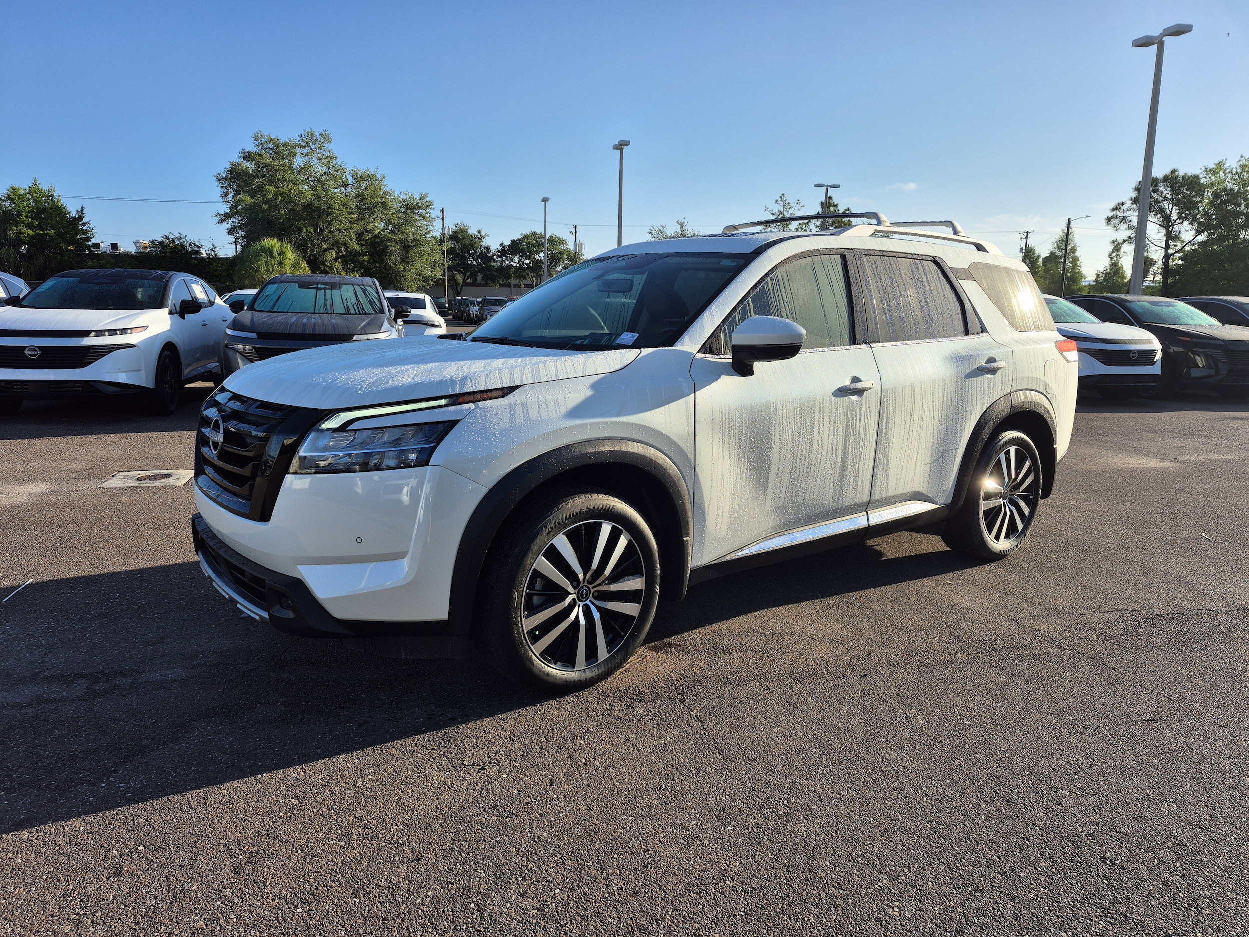 2024 Nissan Pathfinder Platinum 2WD's photo
