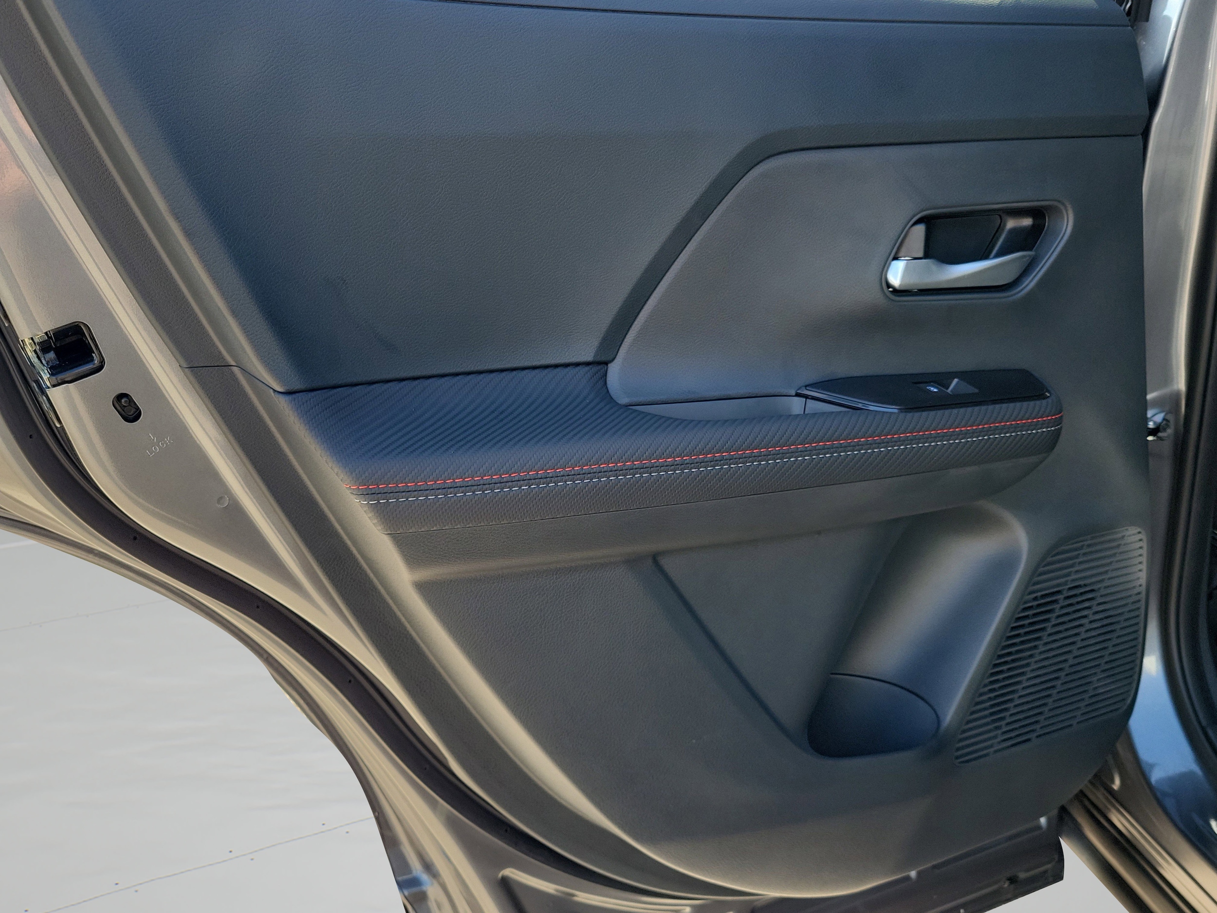 2025 Nissan Kicks SR - Photo 11