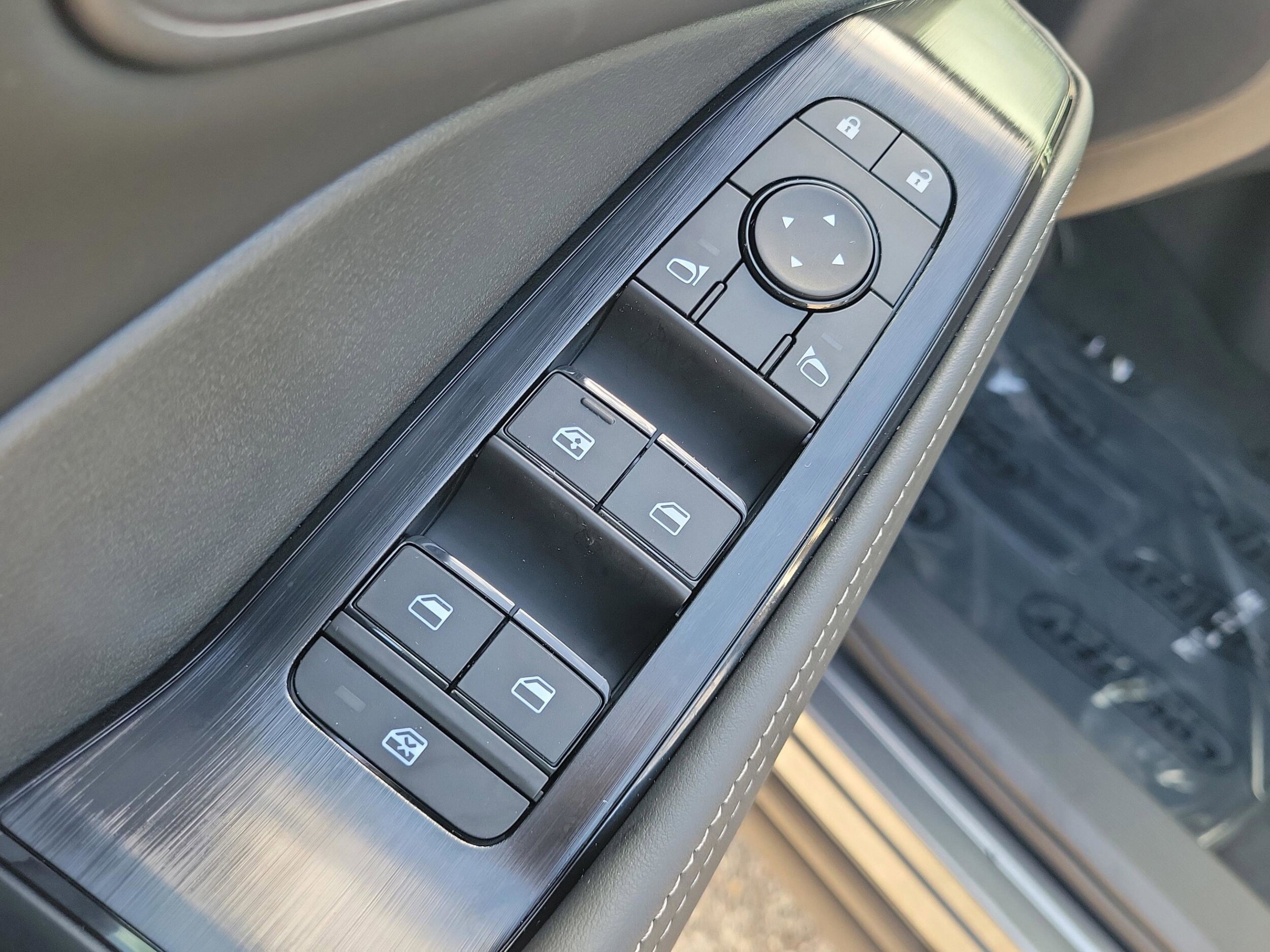 2026 Nissan Rogue SV - Photo 19