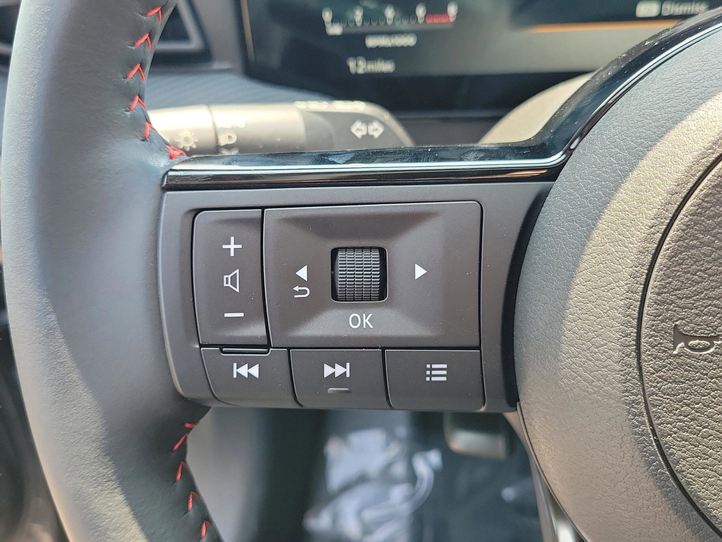 2025 Nissan Kicks SR - Photo 27