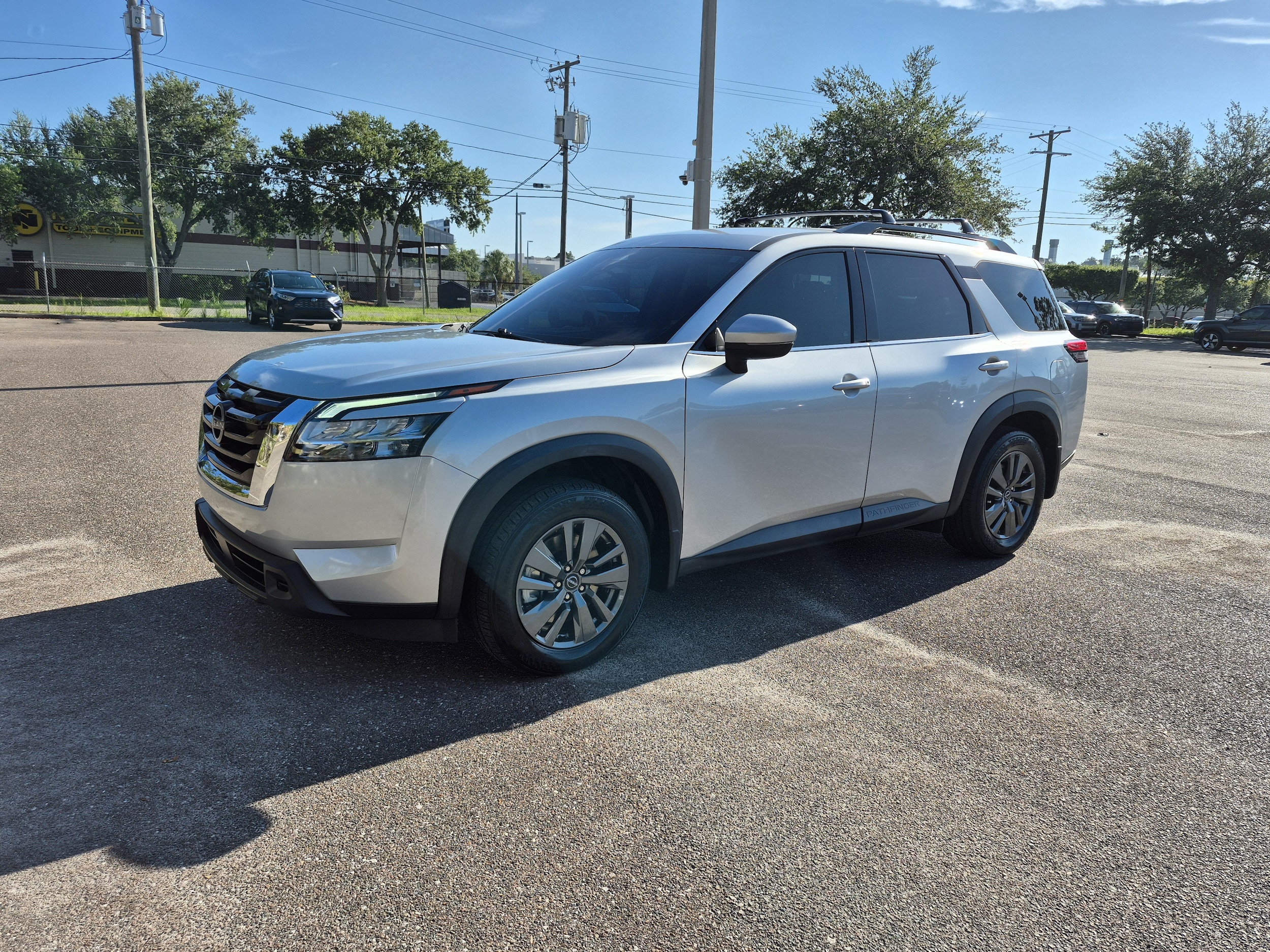 2022 Nissan Pathfinder SV 2WD's photo