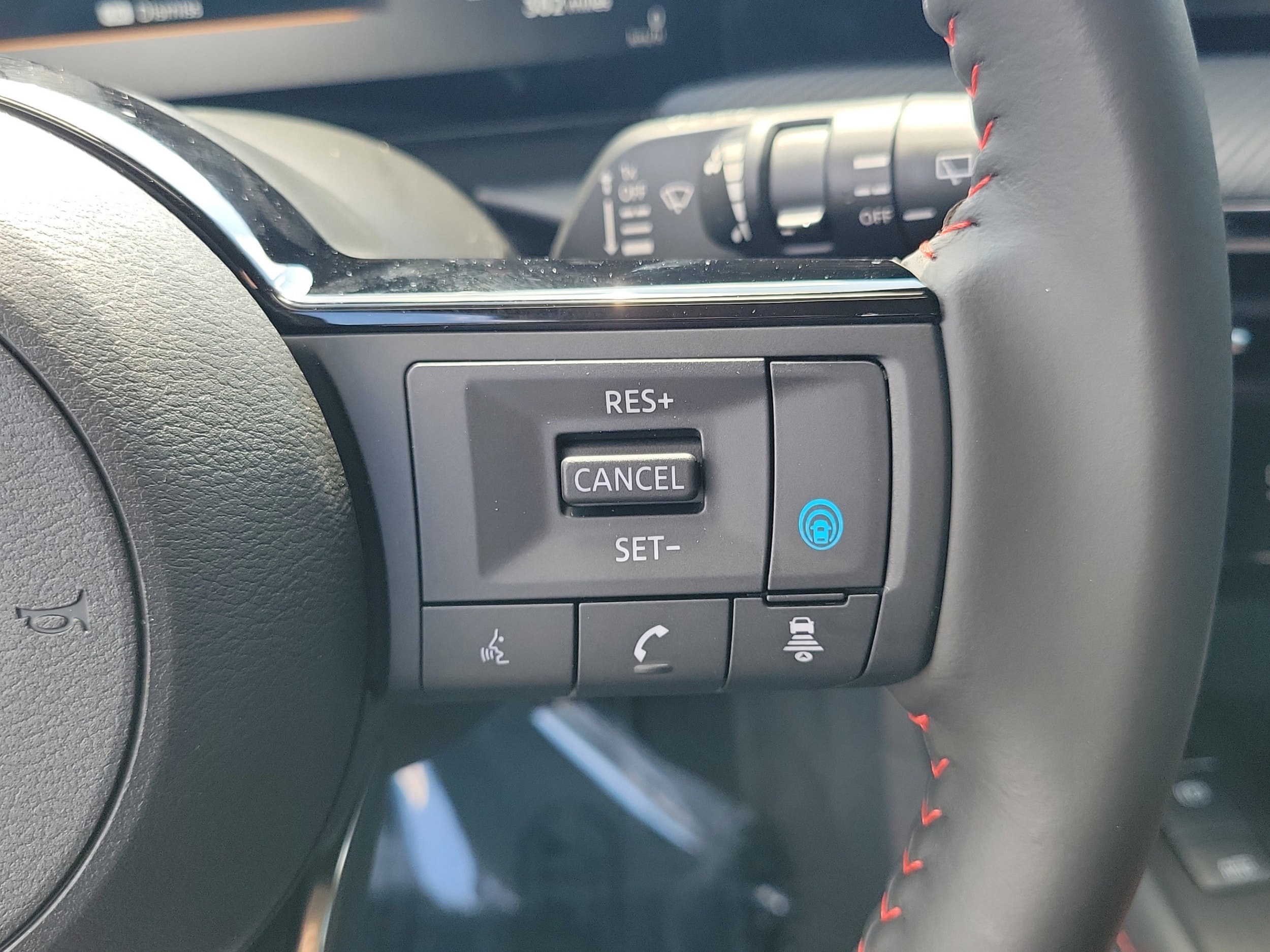 2025 Nissan Kicks SR - Photo 23