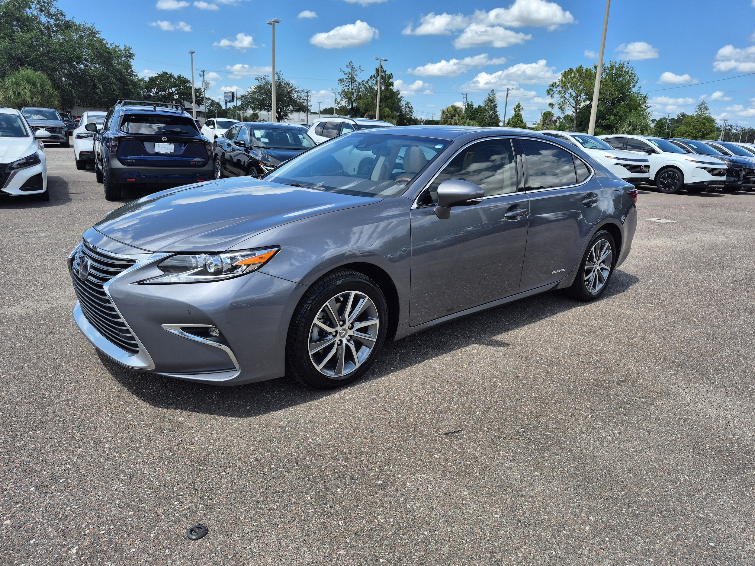 2018 Lexus ES 350 300h's photo