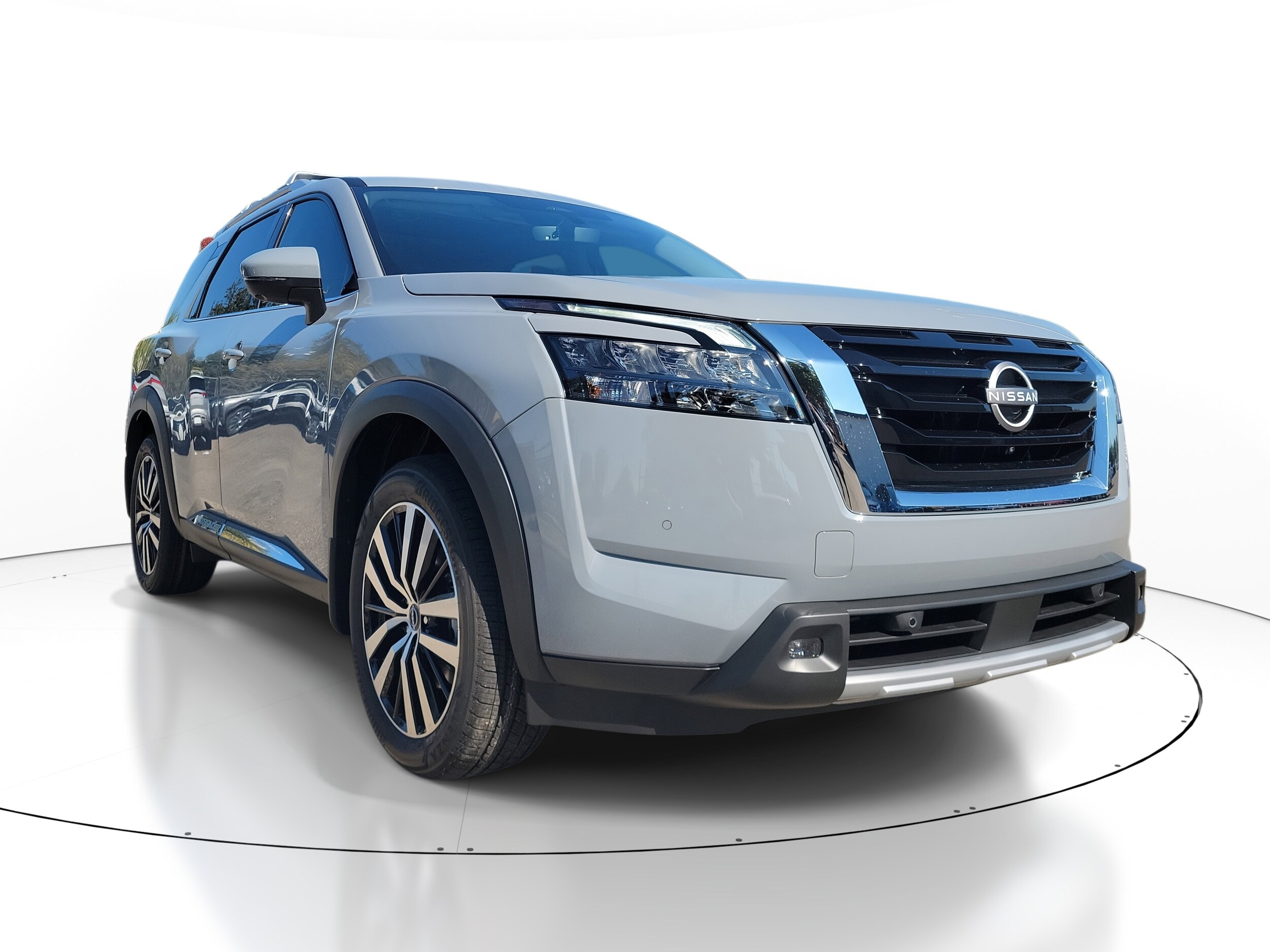 2025 Nissan Pathfinder Platinum photo 2