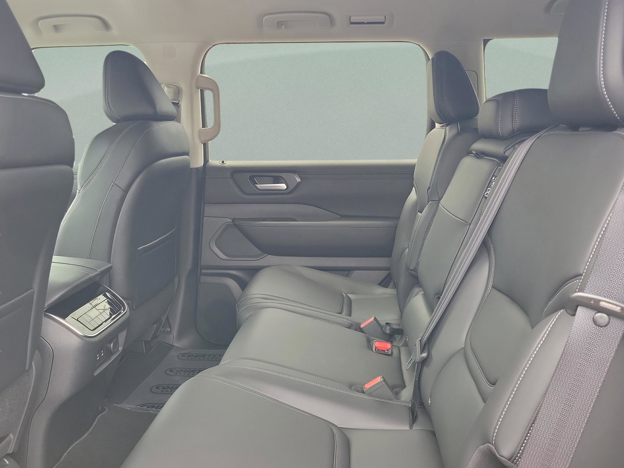2026 Nissan Armada SV - Photo 7