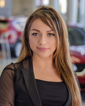 Staff member Lulu Pereira from ID_a9128e4c7a71