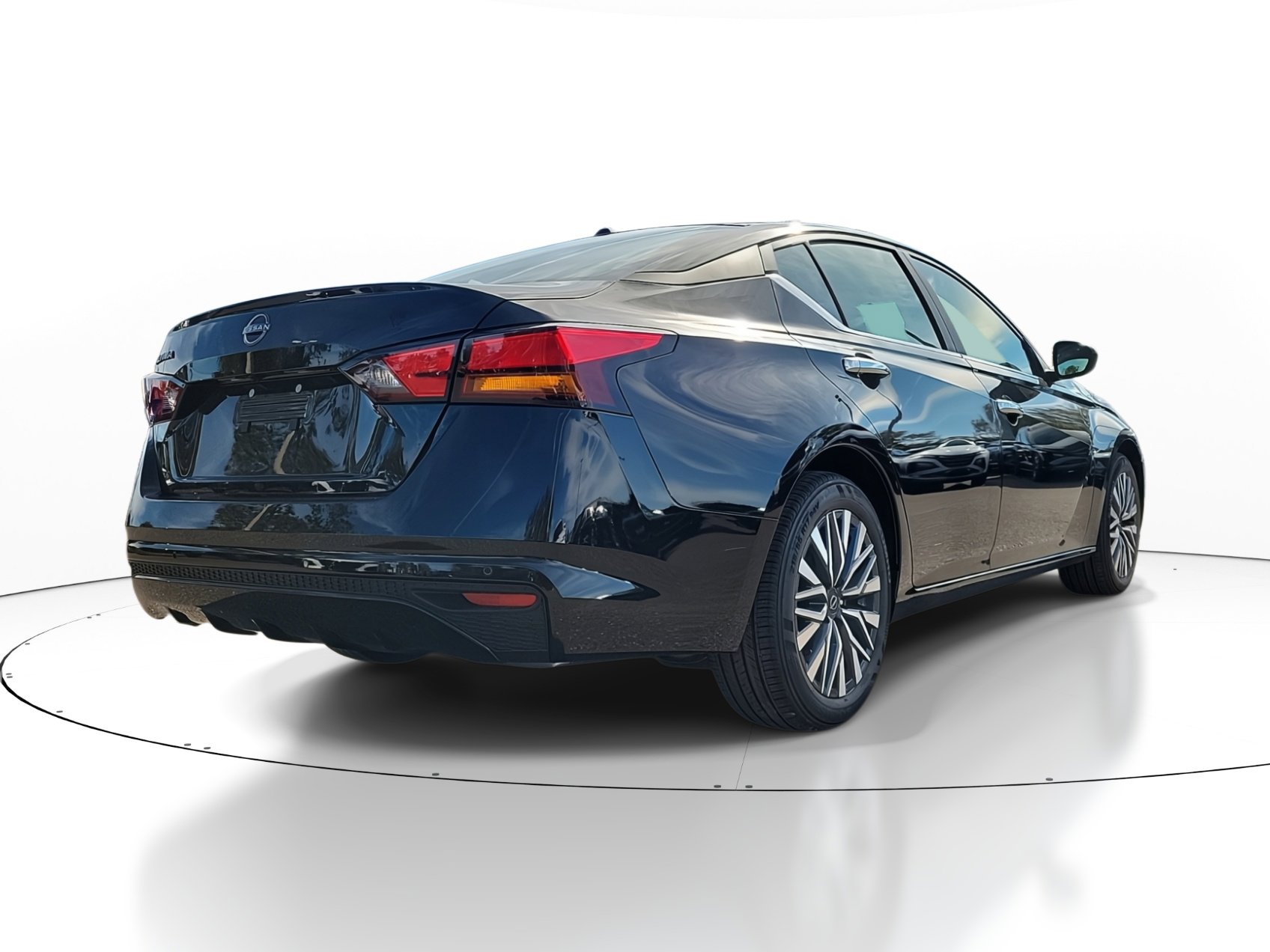 2025 Nissan Altima SV photo 3