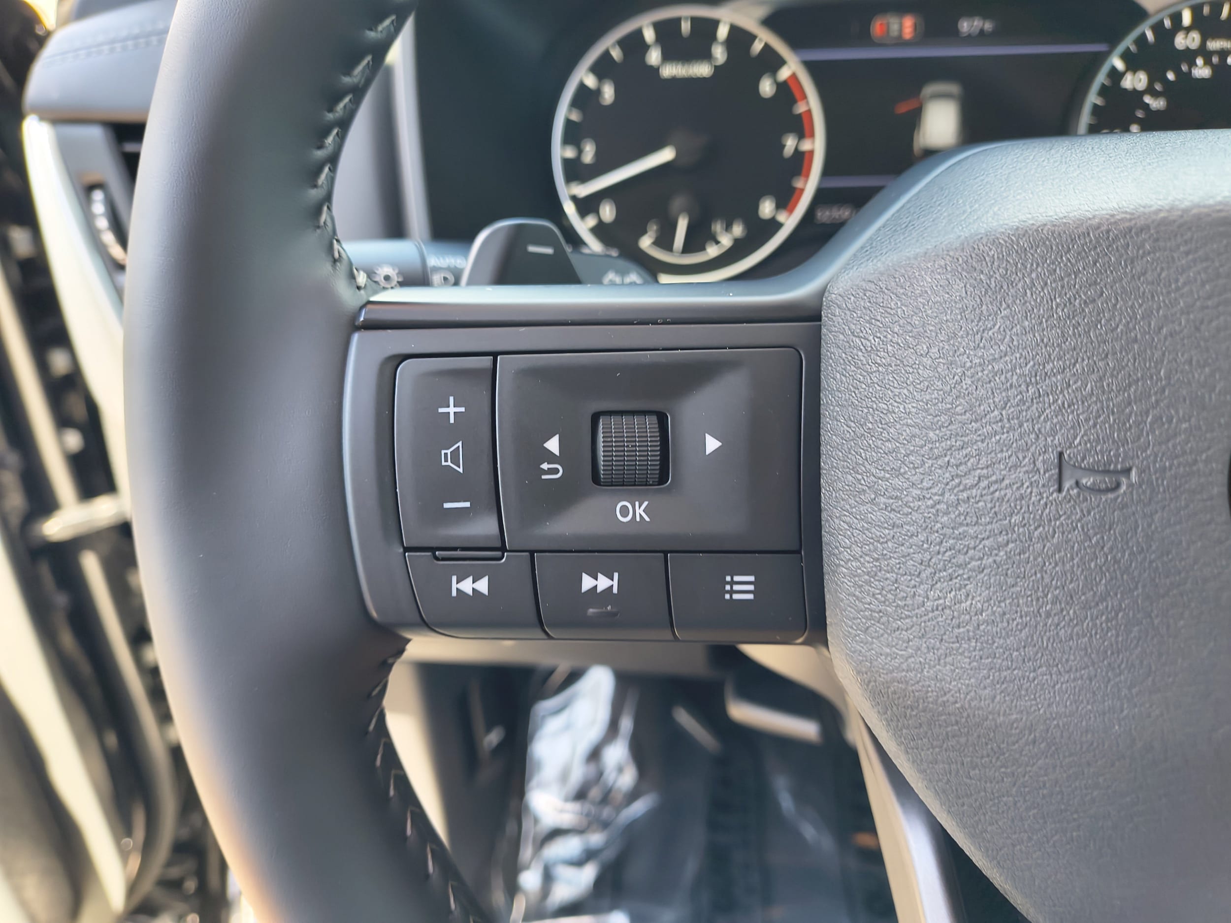 2026 Nissan Rogue SV - Photo 32