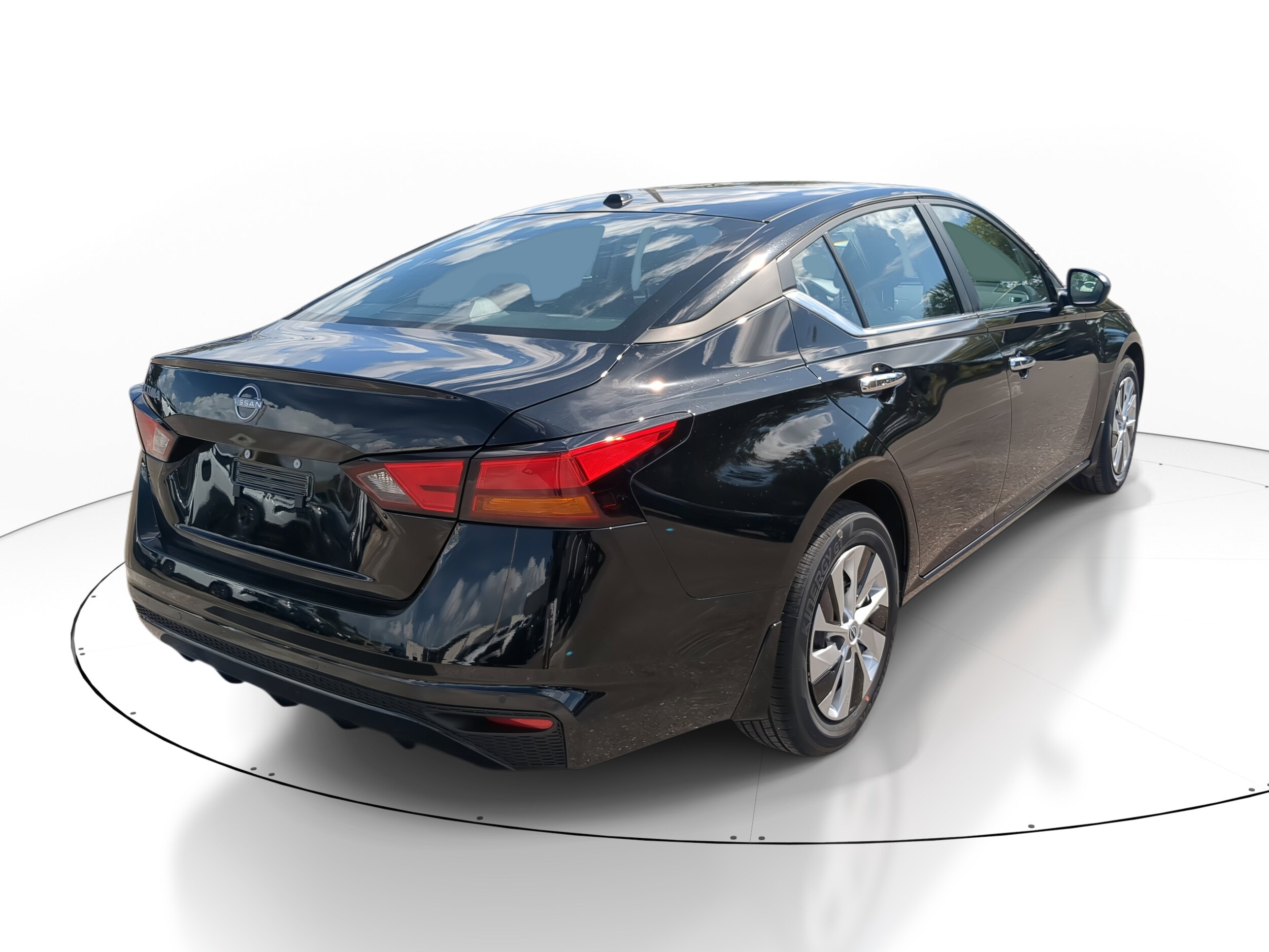 2025 Nissan Altima S photo 3