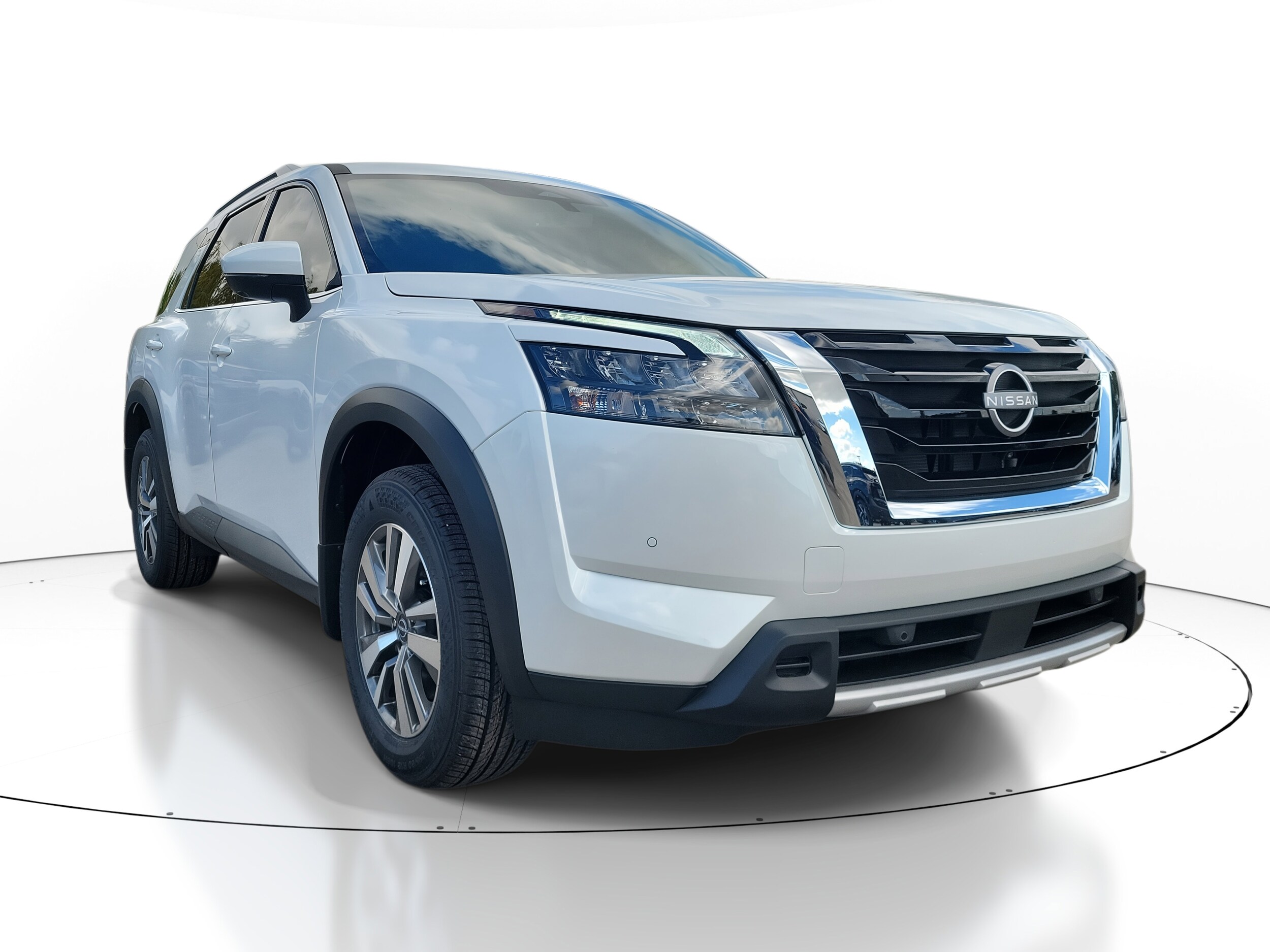 2025 Nissan Pathfinder SL photo 3