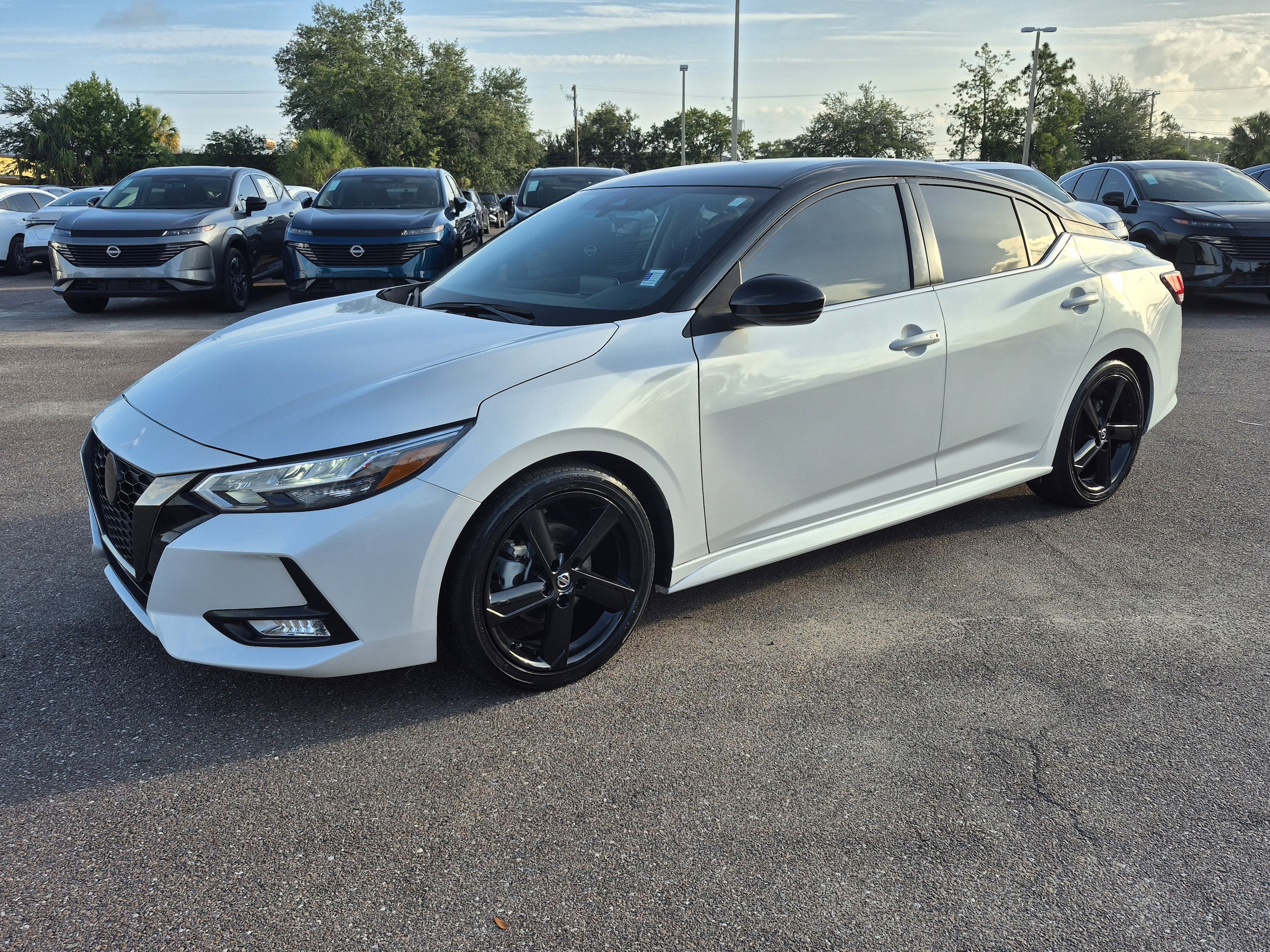 2022 Nissan Sentra SR CVT's photo