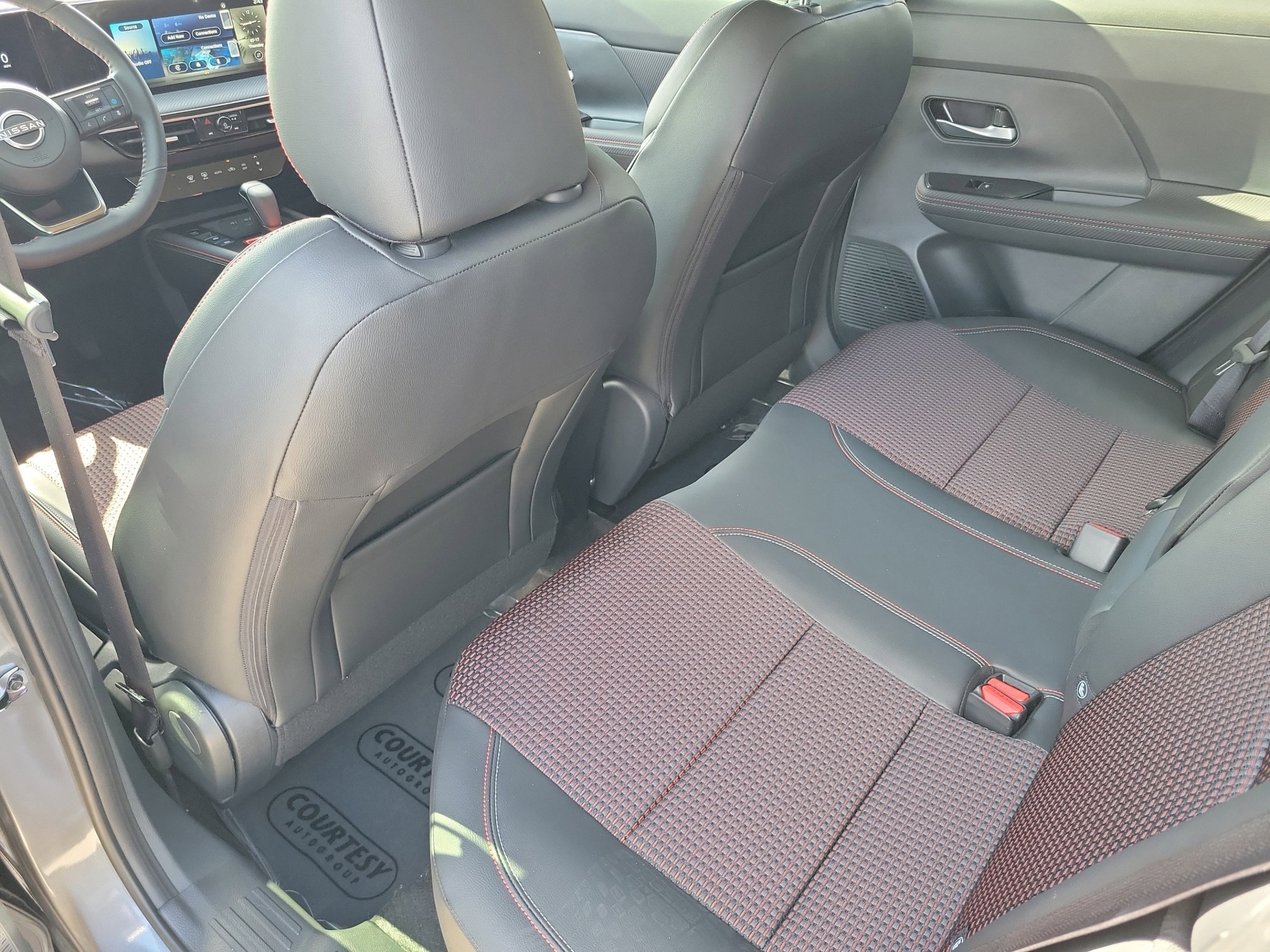 2025 Nissan Kicks SR - Photo 12