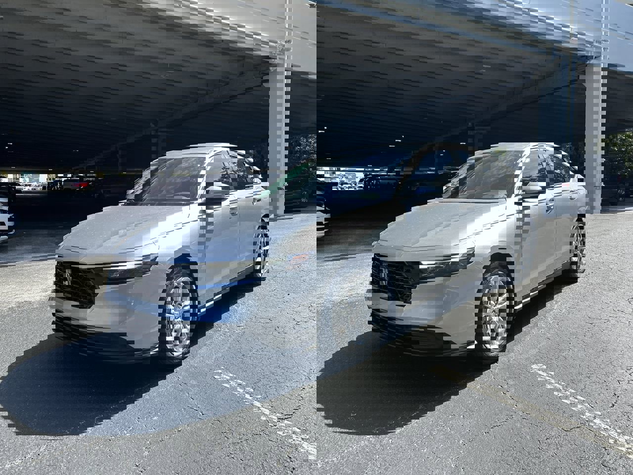 2025 Honda Accord LX photo 3