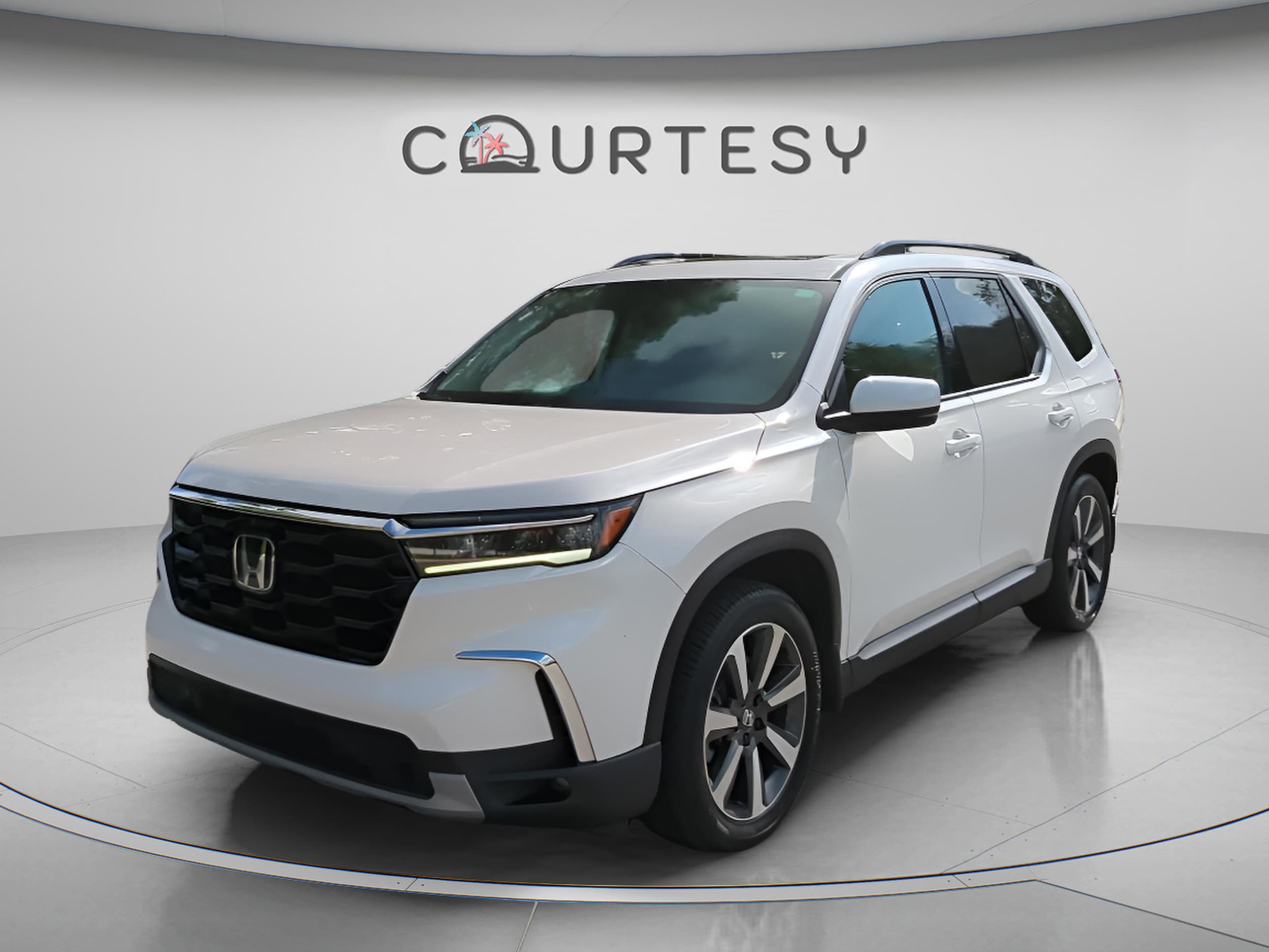 2023 Honda Pilot Touring 2WD's photo