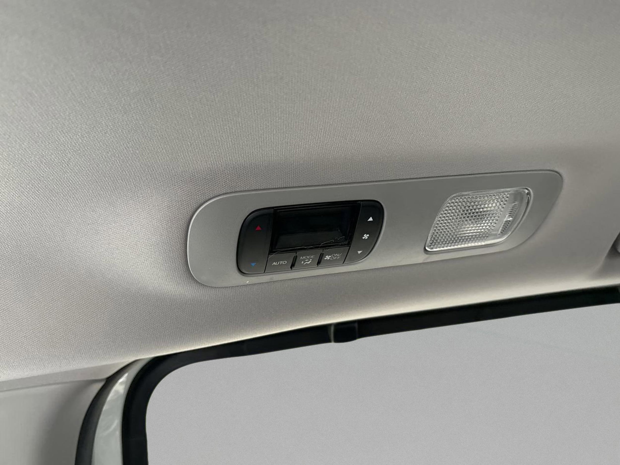 2024 Honda Odyssey Elite - Photo 31
