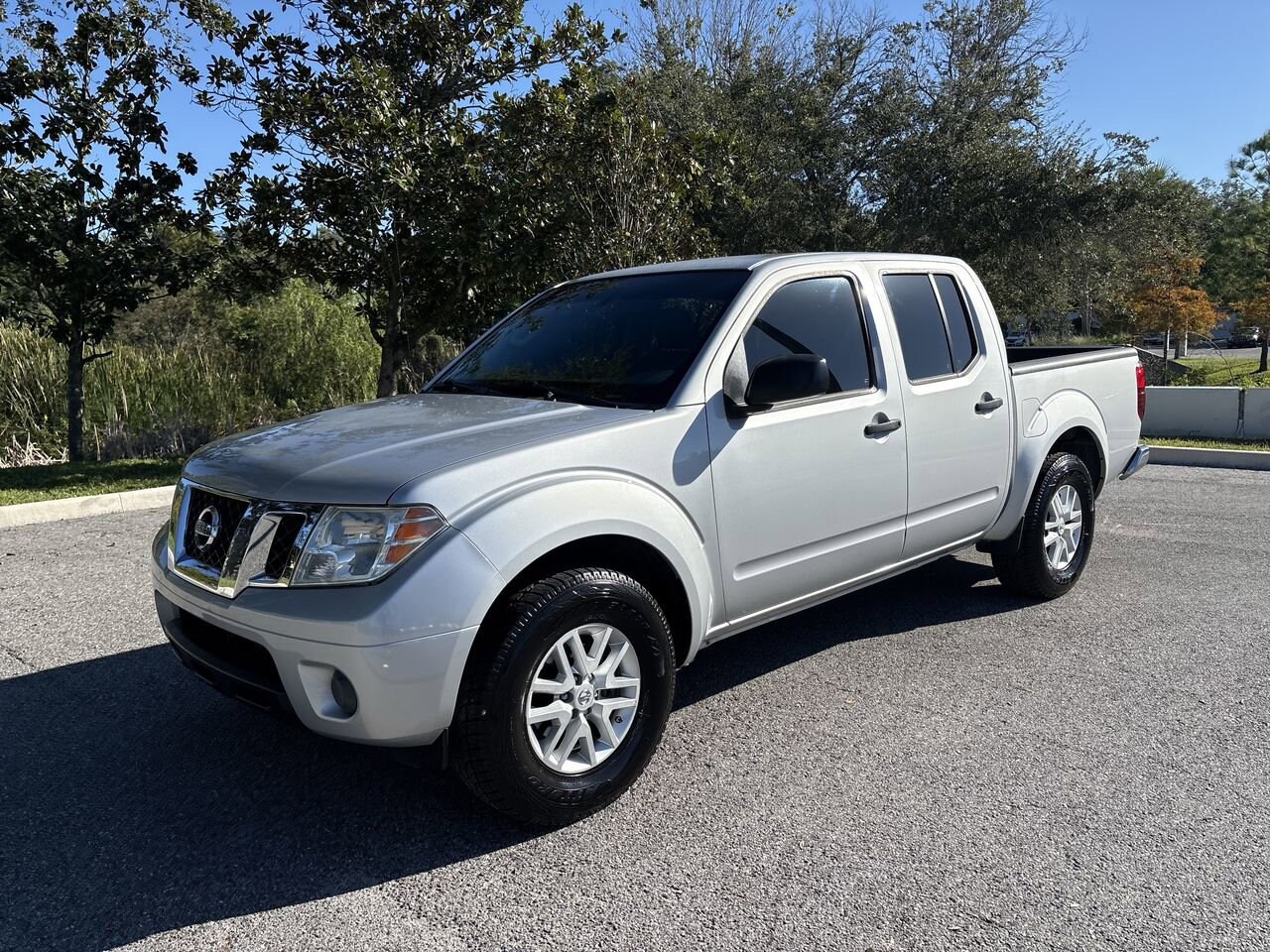 2019 Nissan Frontier SV photo 3