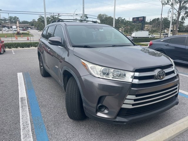 Used 2019 Toyota Highlander LE with VIN 5TDZARFH2KS060237 for sale in Palm Harbor, FL