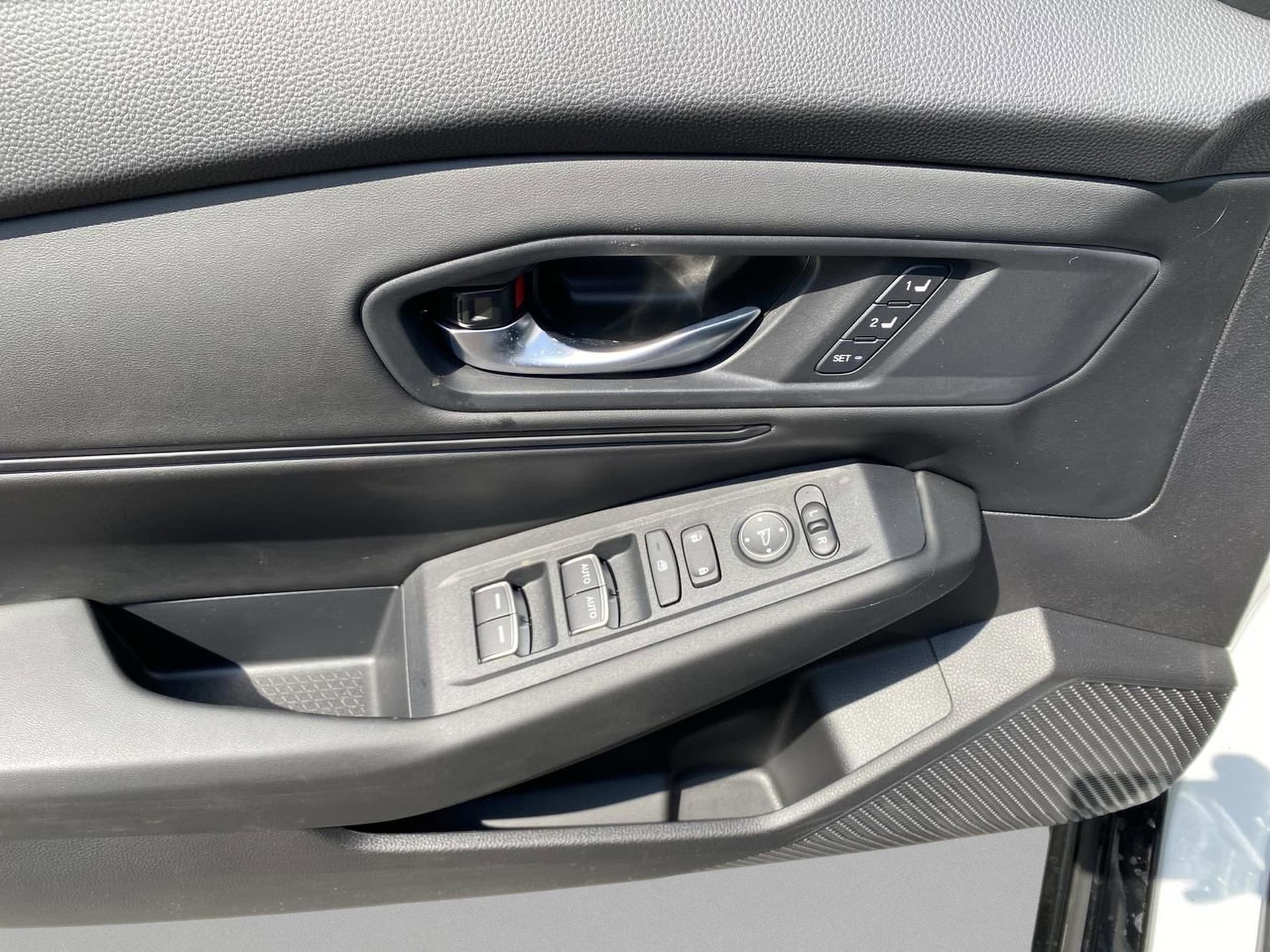 2023 Honda Accord Hybrid EX-L - Photo 13