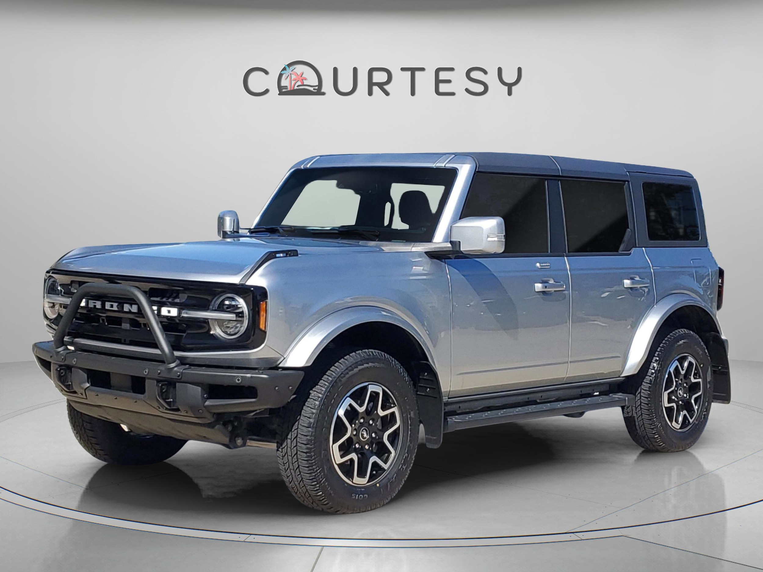 2023 Ford Bronco 4-Door Outer Banks's photo