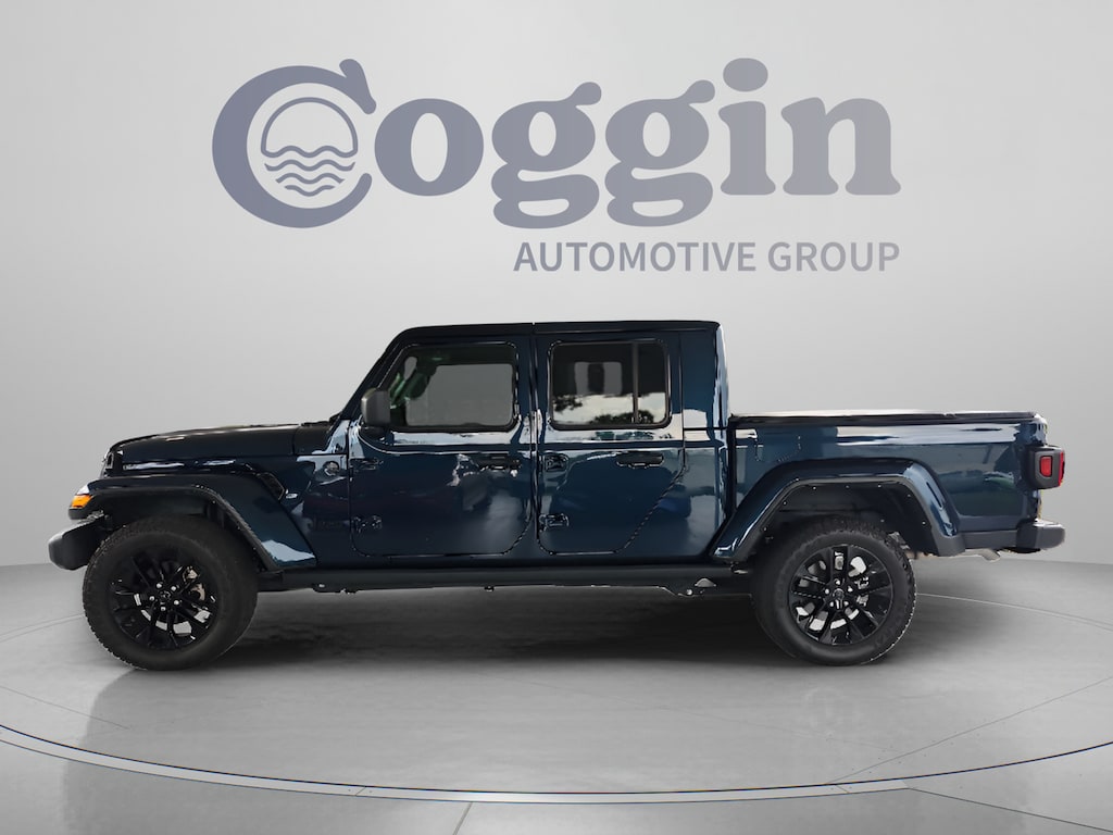 Used 2025 Jeep Gladiator Sport Truck Crew Cab
