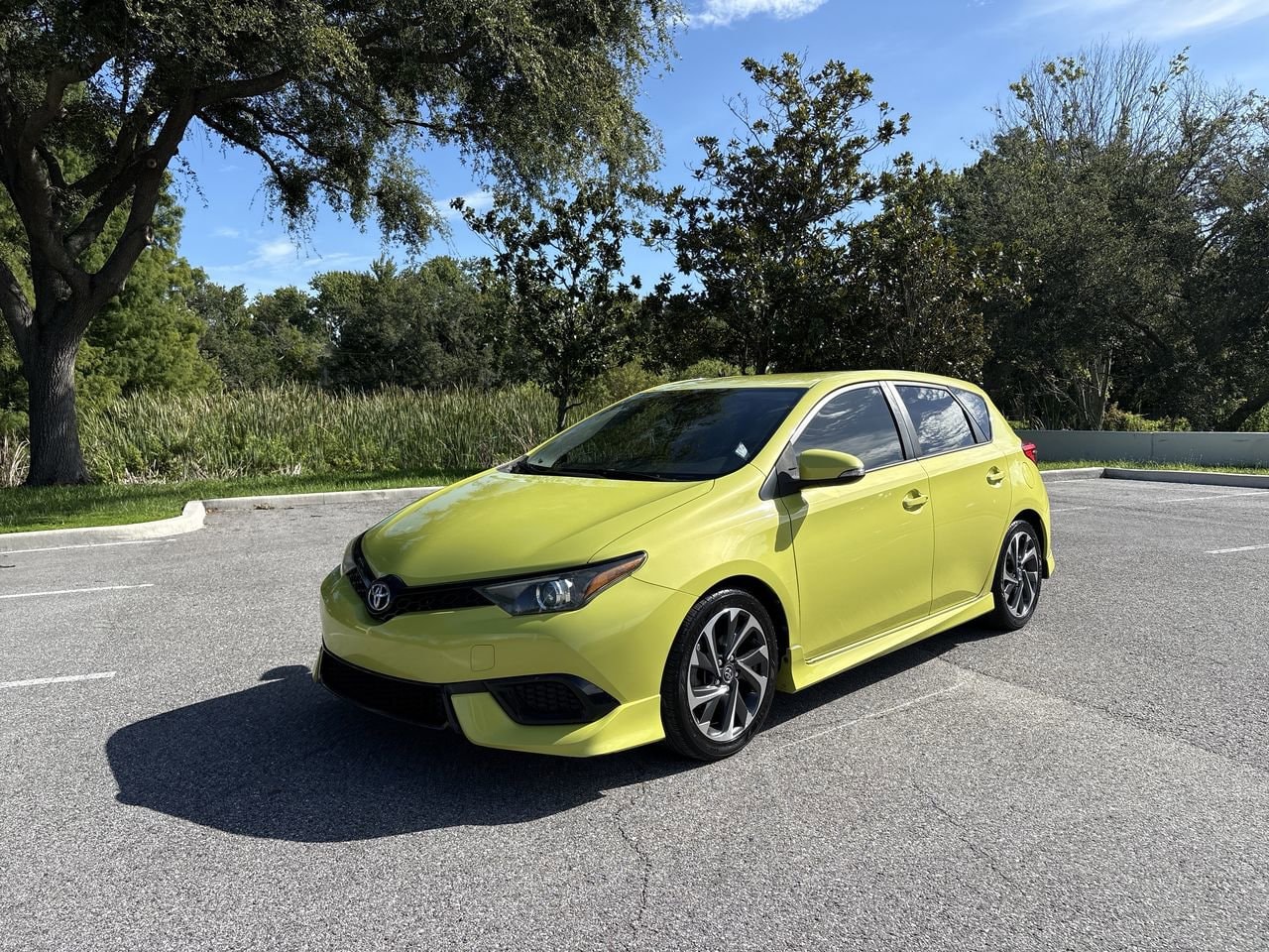 Used 2018 Toyota Corolla iM Base with VIN JTNKARJE4JJ556226 for sale in Palm Harbor, FL