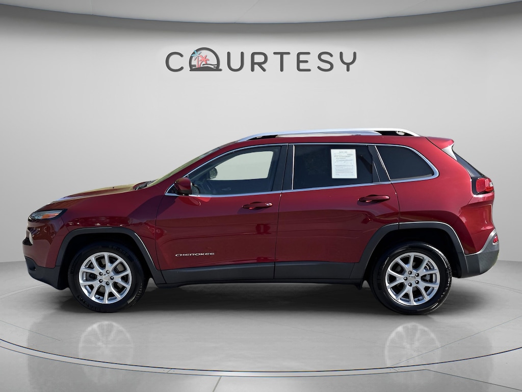 Used 2017 Jeep Cherokee Latitude FWD SUV