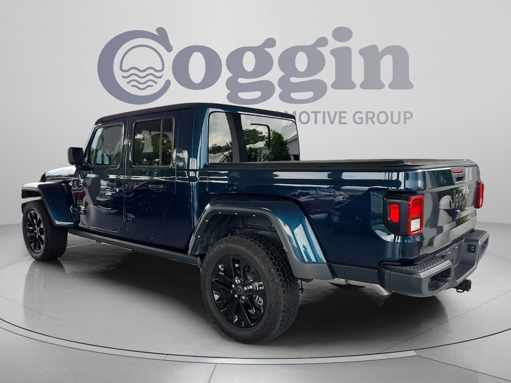 Used 2025 Jeep Gladiator Sport Truck Crew Cab