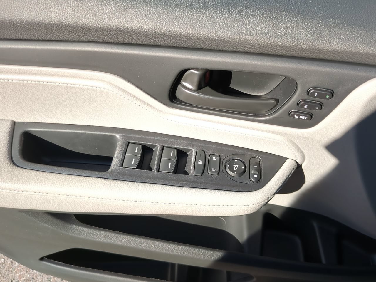 2024 Honda Odyssey EX-L - Photo 17
