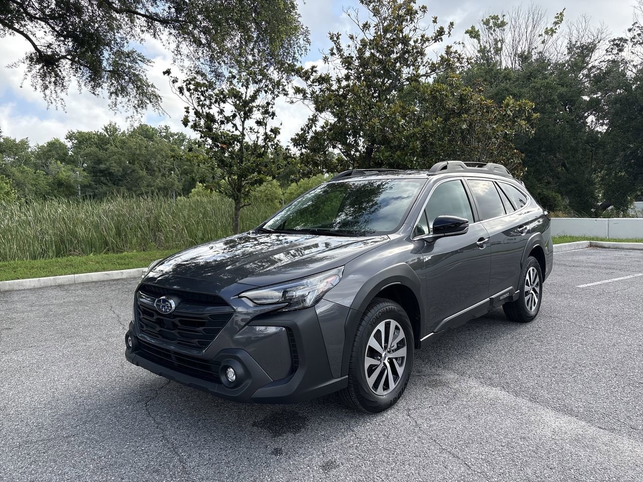 2025 Subaru Outback Premium's photo