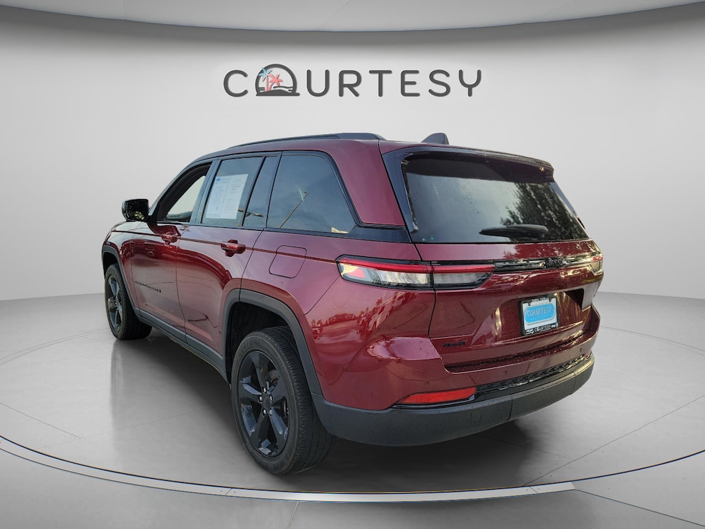 Used 2023 Jeep Grand Cherokee Laredo SUV